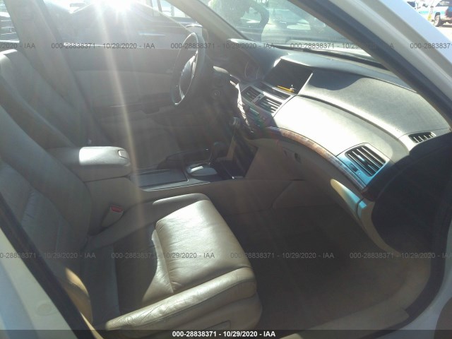 Photo 4 VIN: 1HGCP3F86BA025670 - HONDA ACCORD SDN 