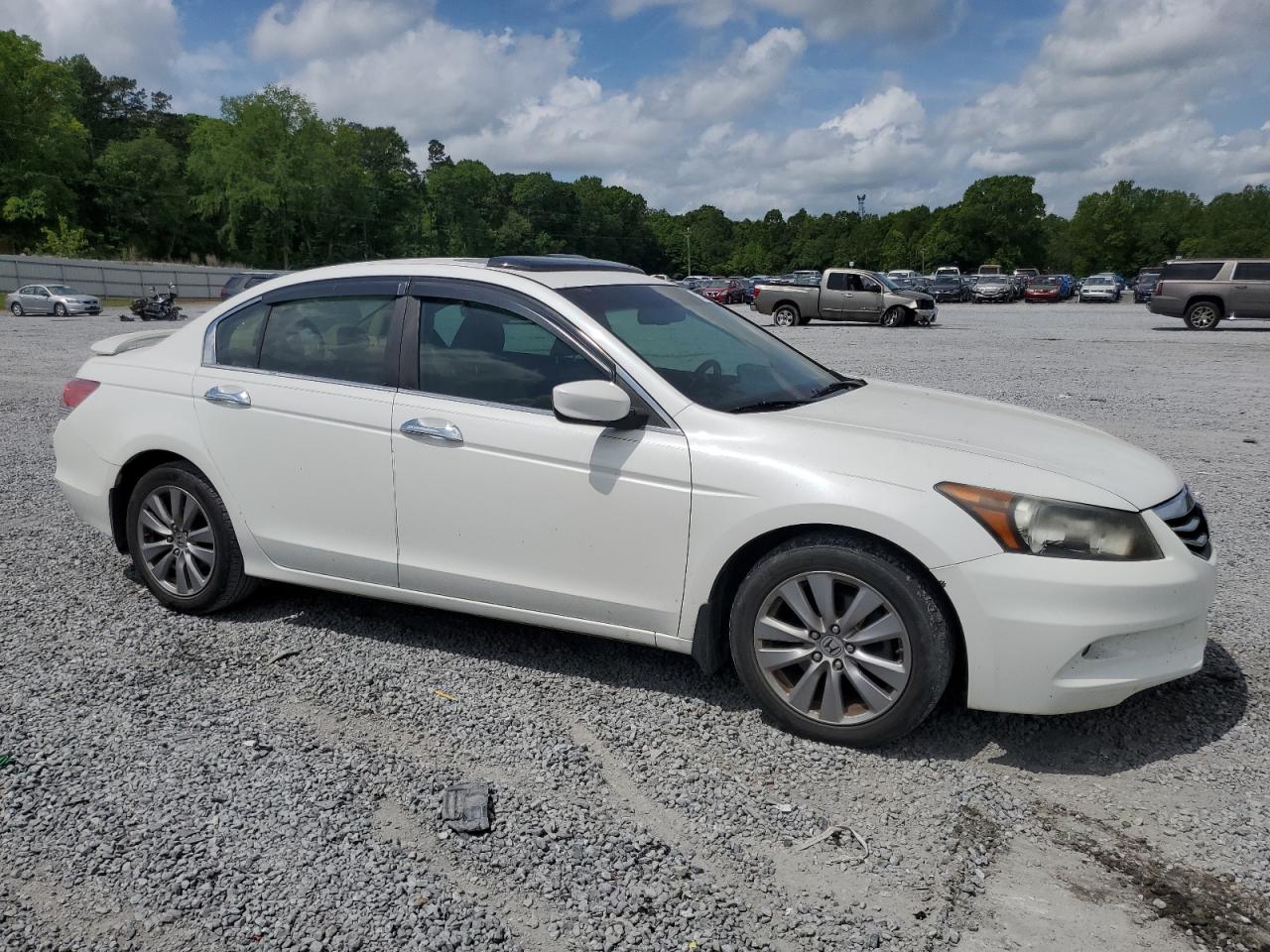 Photo 3 VIN: 1HGCP3F86BA028147 - HONDA ACCORD 