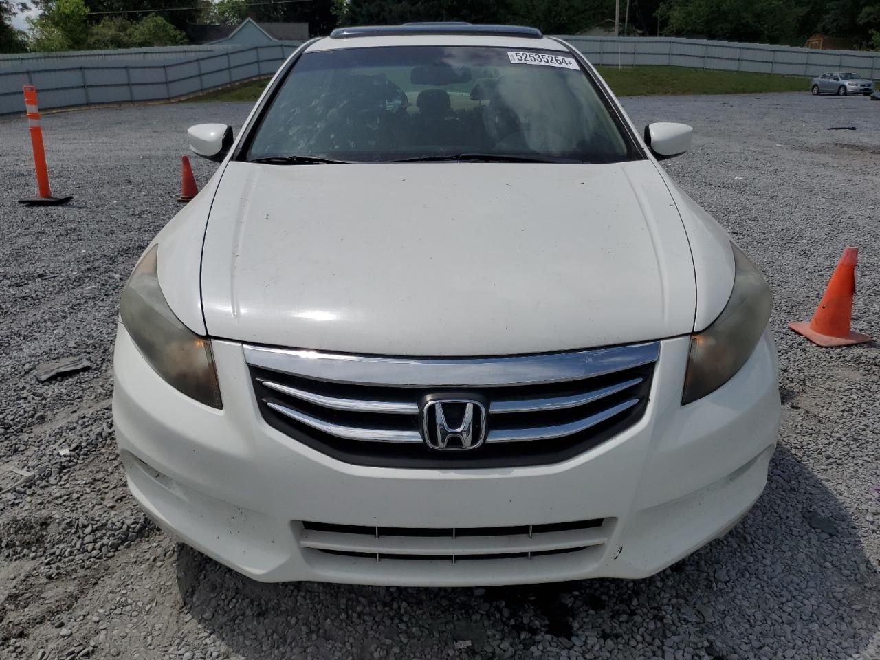 Photo 4 VIN: 1HGCP3F86BA028147 - HONDA ACCORD 