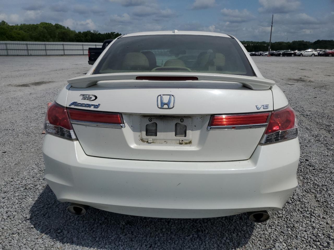 Photo 5 VIN: 1HGCP3F86BA028147 - HONDA ACCORD 