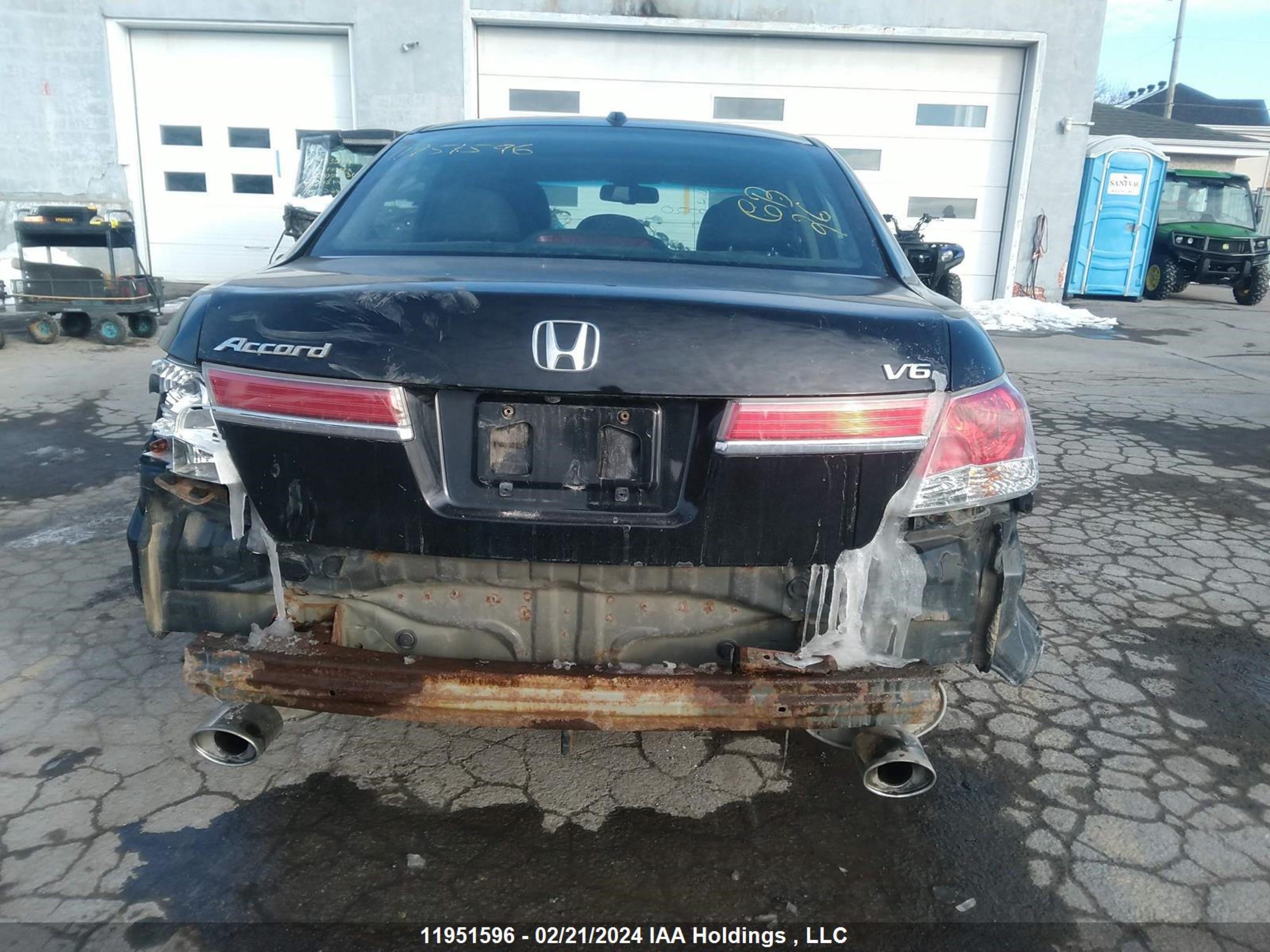 Photo 16 VIN: 1HGCP3F86CA800020 - HONDA ACCORD 