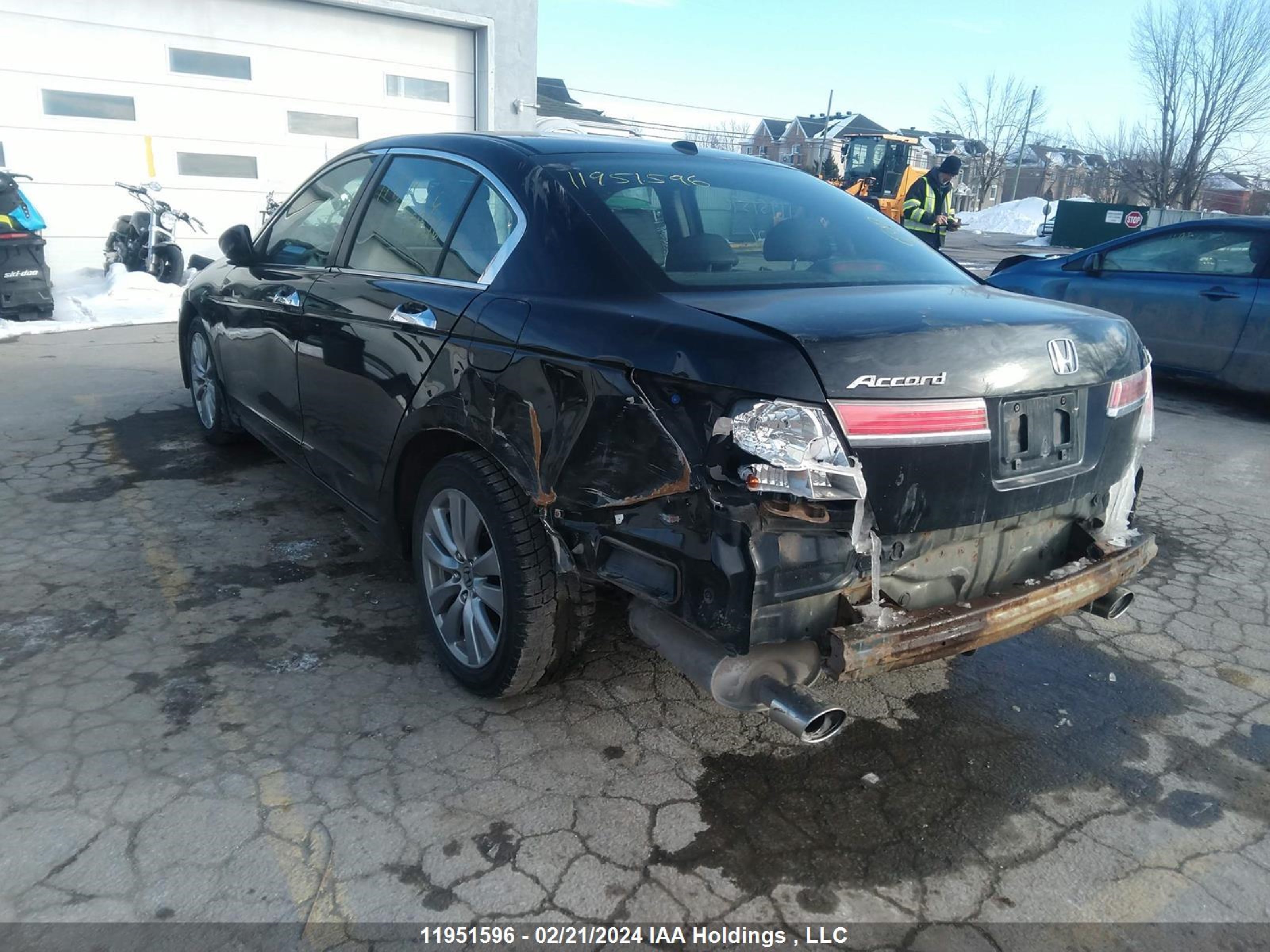 Photo 2 VIN: 1HGCP3F86CA800020 - HONDA ACCORD 