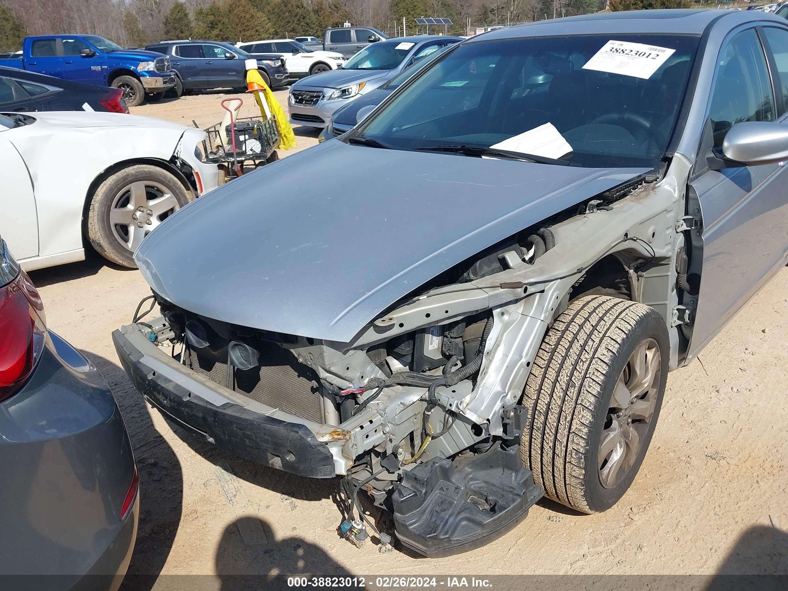 Photo 5 VIN: 1HGCP3F87AA003188 - HONDA ACCORD 