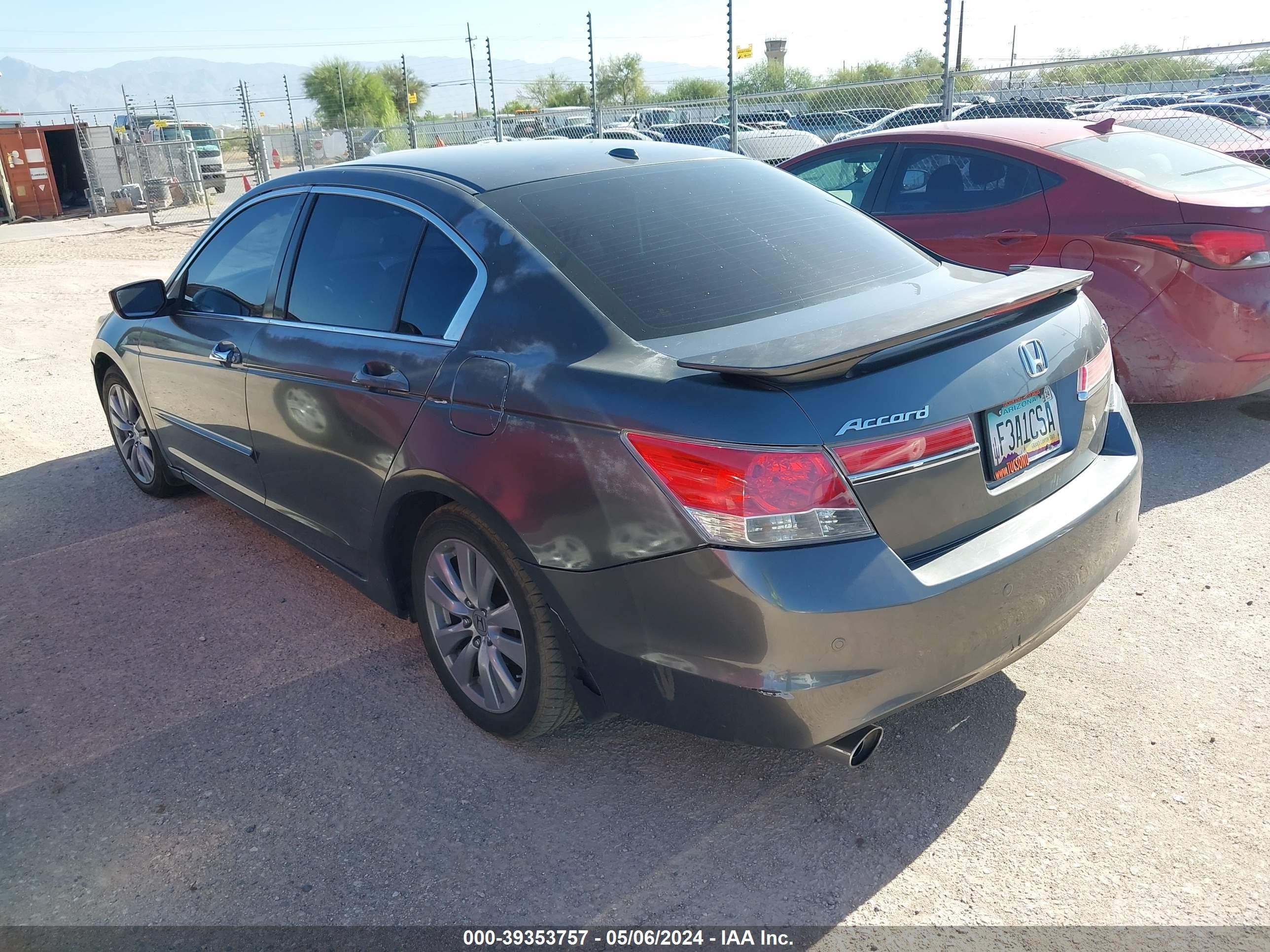 Photo 2 VIN: 1HGCP3F87BA000079 - HONDA ACCORD 