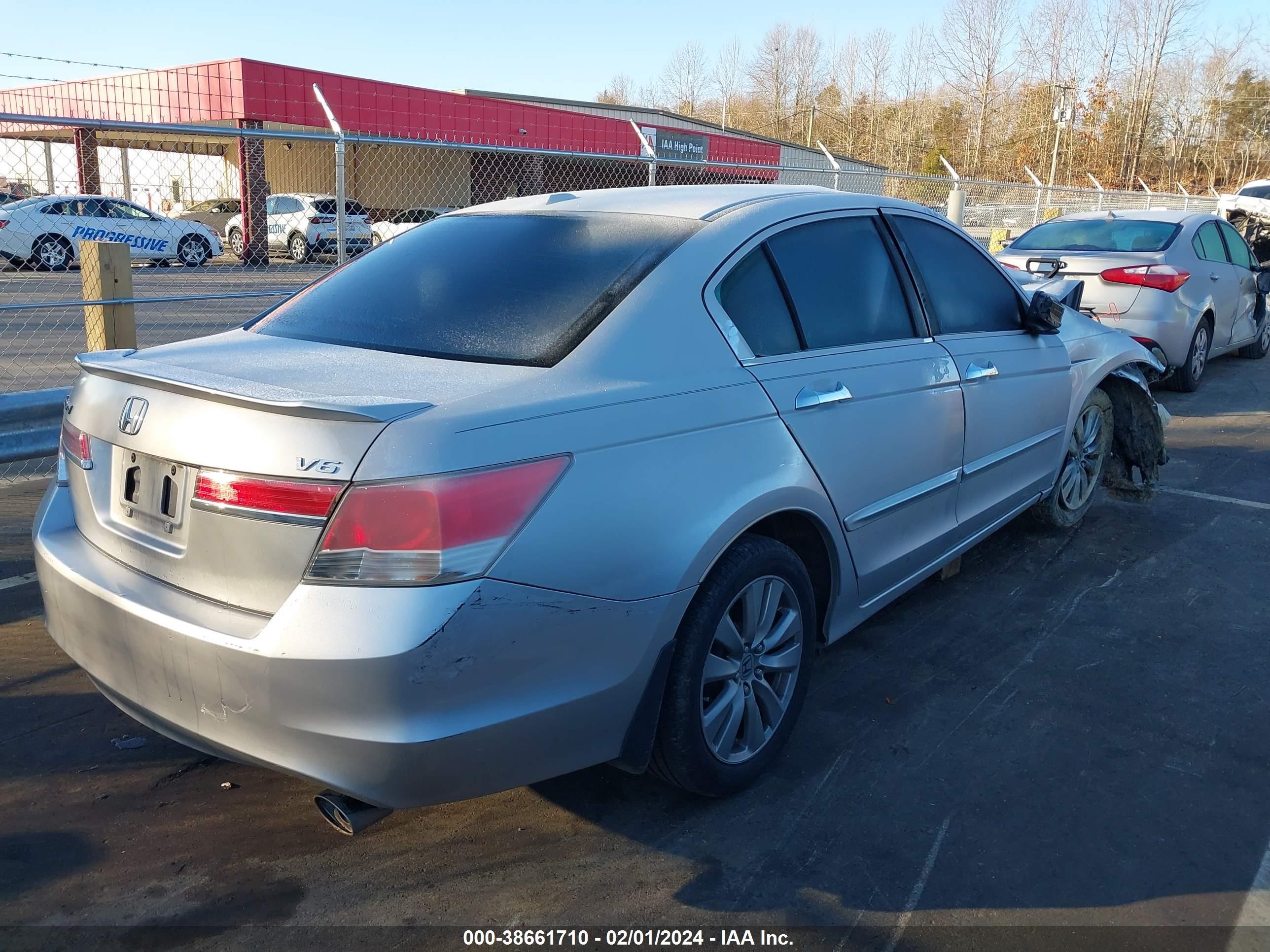 Photo 3 VIN: 1HGCP3F87BA028979 - HONDA ACCORD 