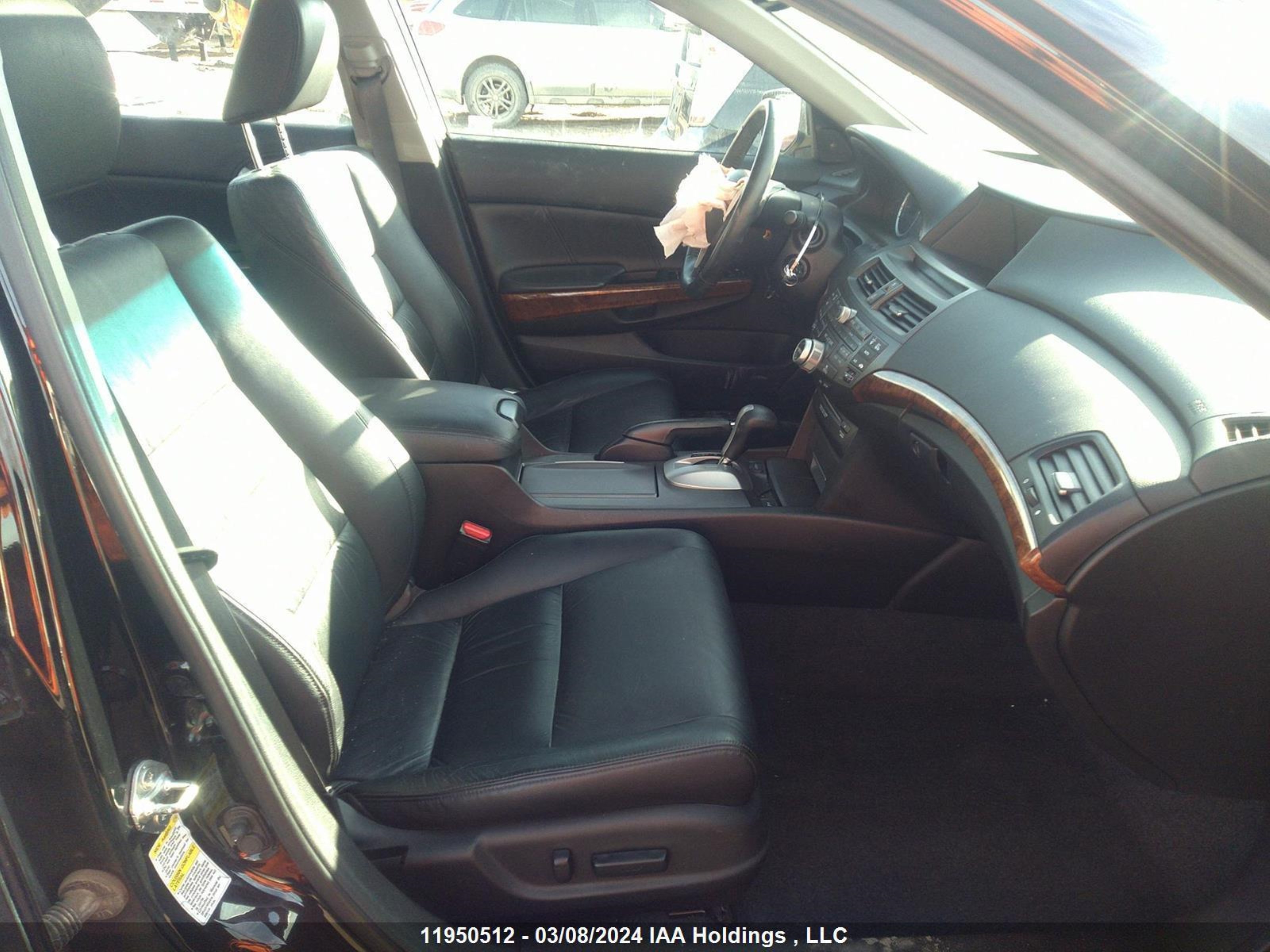 Photo 4 VIN: 1HGCP3F87CA800012 - HONDA ACCORD 