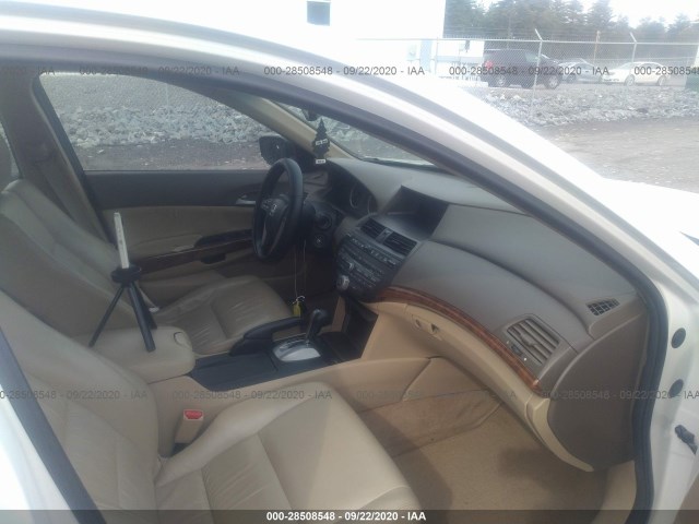 Photo 4 VIN: 1HGCP3F88AA002048 - HONDA ACCORD SDN 