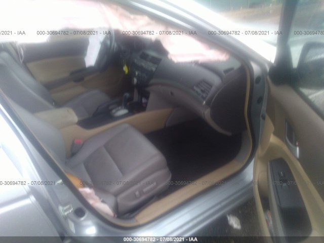 Photo 4 VIN: 1HGCP3F88AA003345 - HONDA ACCORD SDN 