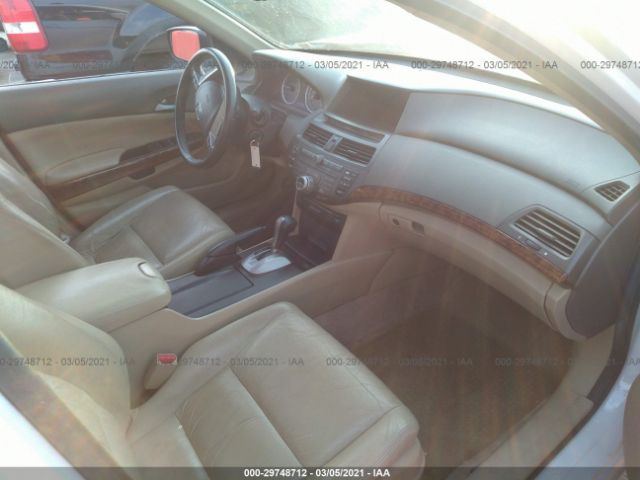 Photo 4 VIN: 1HGCP3F88AA013504 - HONDA ACCORD SDN 