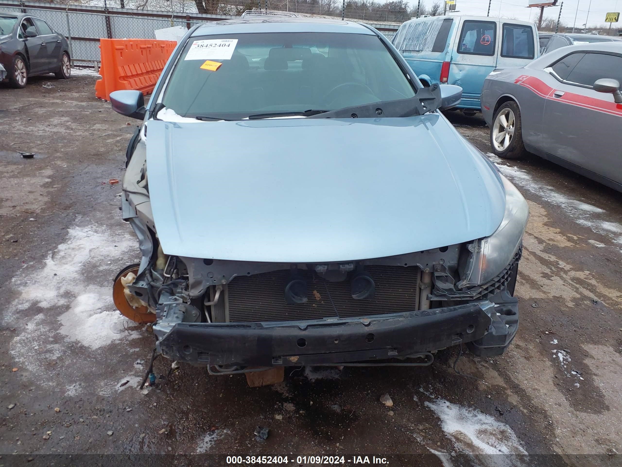 Photo 12 VIN: 1HGCP3F88BA027095 - HONDA ACCORD 