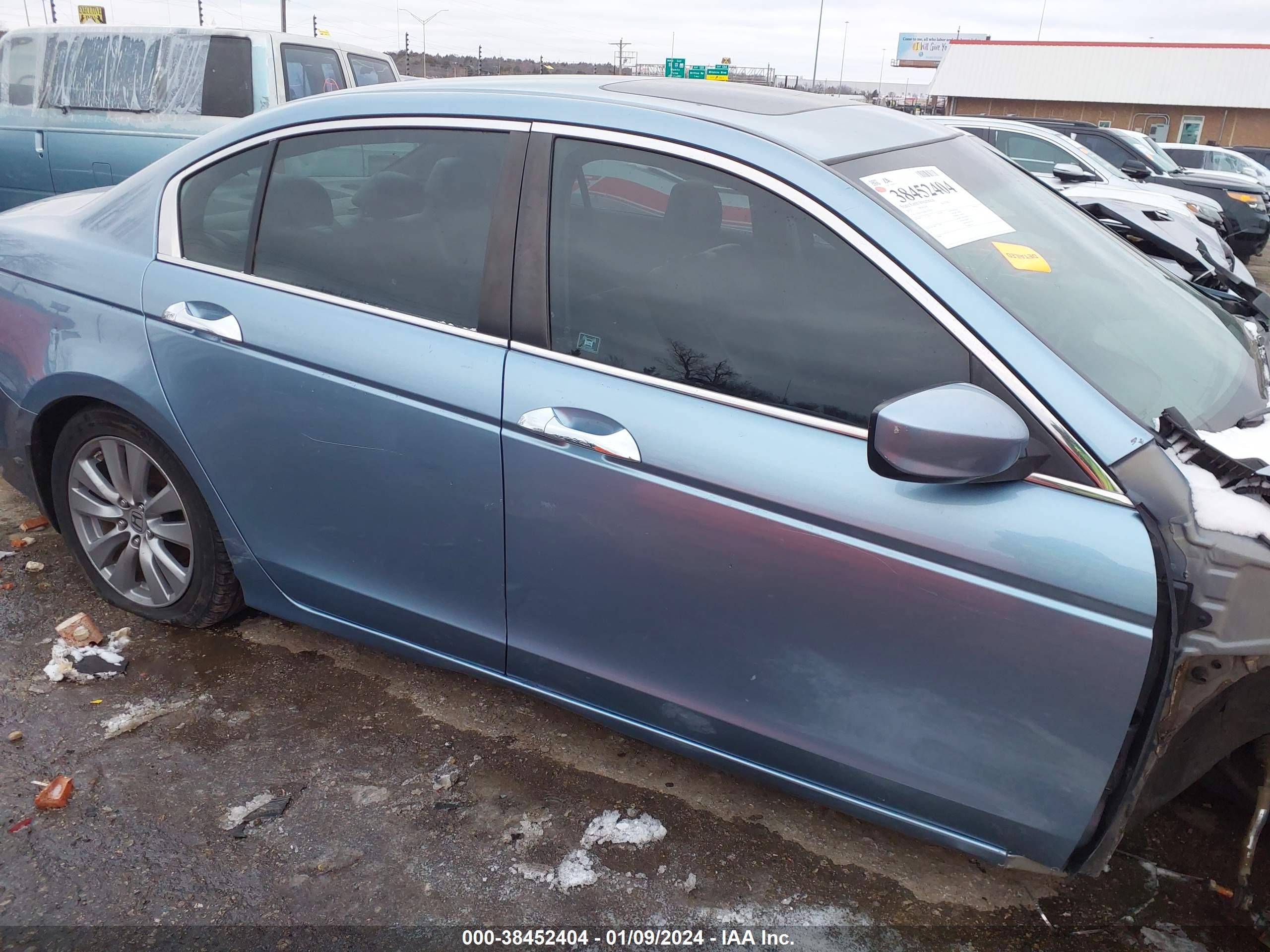 Photo 13 VIN: 1HGCP3F88BA027095 - HONDA ACCORD 