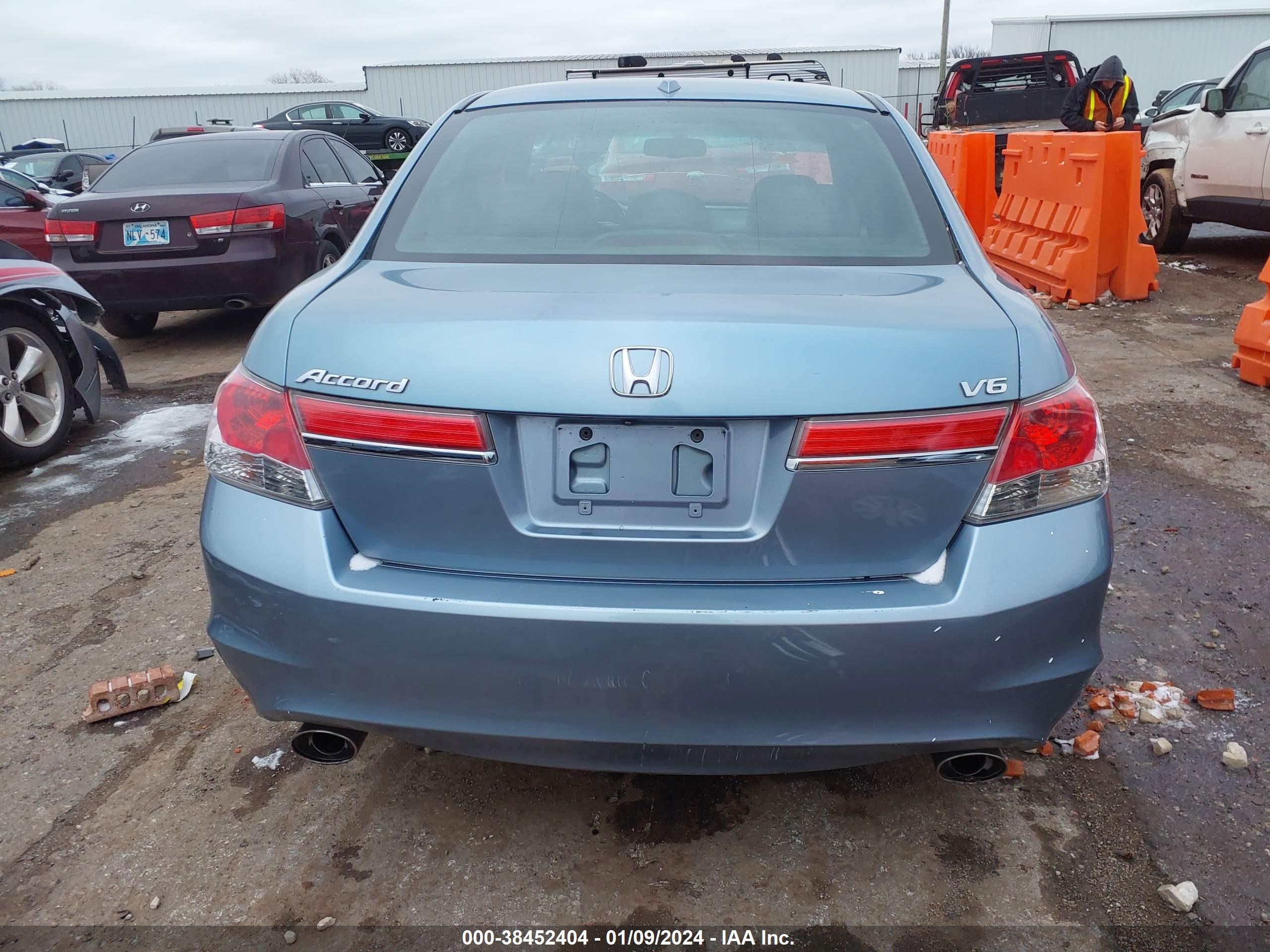 Photo 16 VIN: 1HGCP3F88BA027095 - HONDA ACCORD 