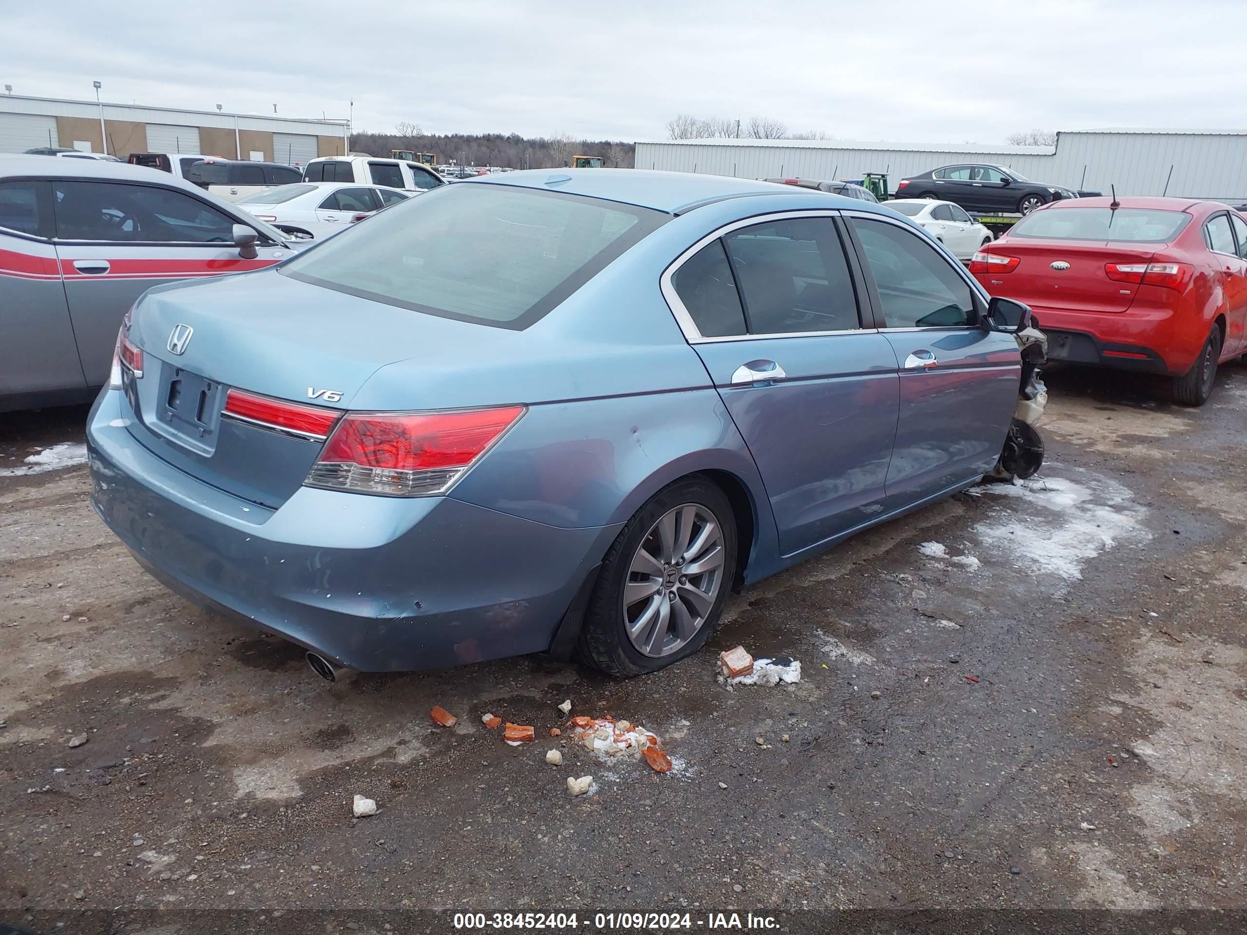 Photo 3 VIN: 1HGCP3F88BA027095 - HONDA ACCORD 