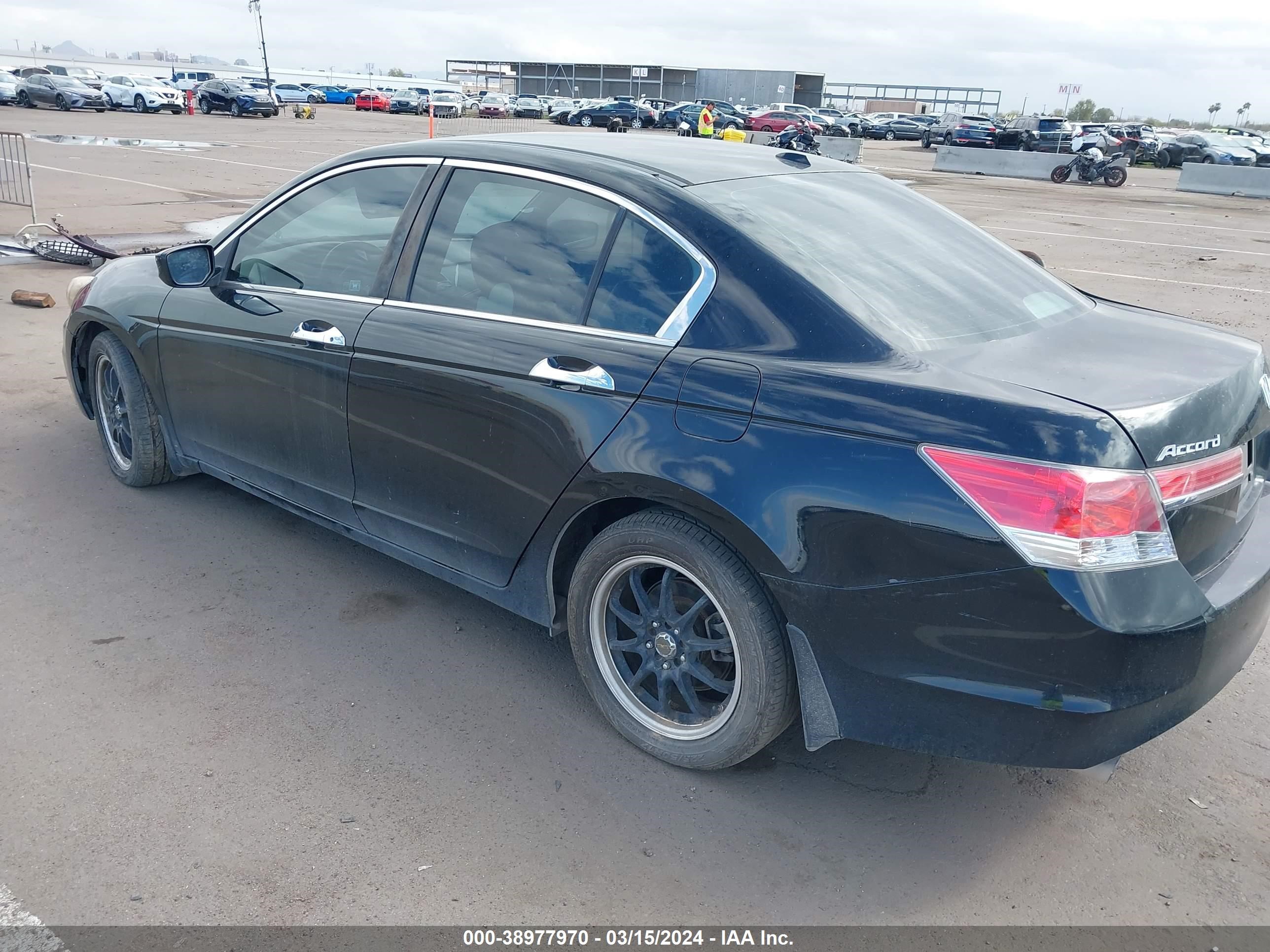 Photo 2 VIN: 1HGCP3F88CA036073 - HONDA ACCORD 