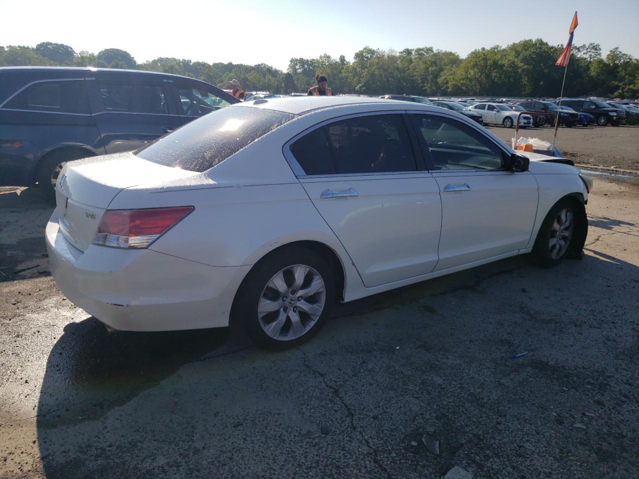 Photo 2 VIN: 1HGCP3F89AA007033 - HONDA ACCORD 