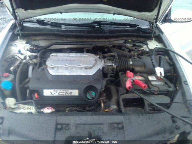 Photo 9 VIN: 1HGCP3F89AA017903 - HONDA ACCORD SDN 