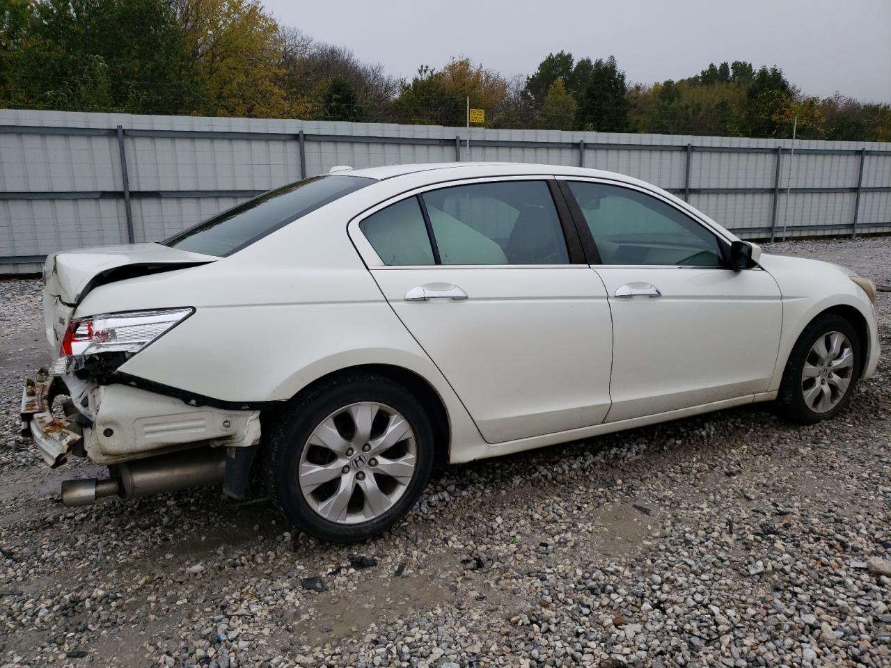 Photo 2 VIN: 1HGCP3F89AA023877 - HONDA ACCORD 