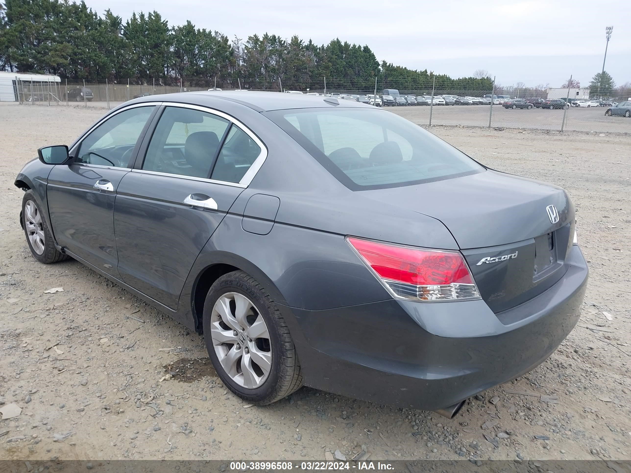 Photo 2 VIN: 1HGCP3F89AA028710 - HONDA ACCORD 