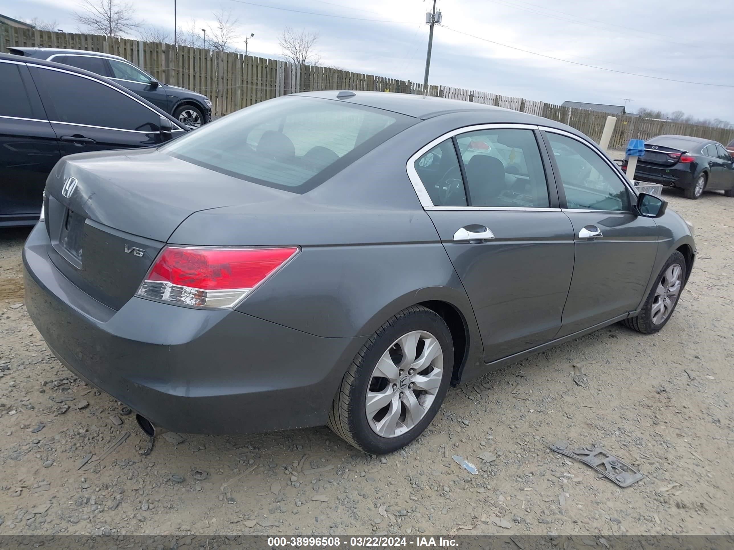 Photo 3 VIN: 1HGCP3F89AA028710 - HONDA ACCORD 