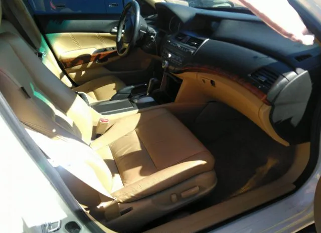 Photo 4 VIN: 1HGCP3F89BA005056 - HONDA ACCORD SDN 