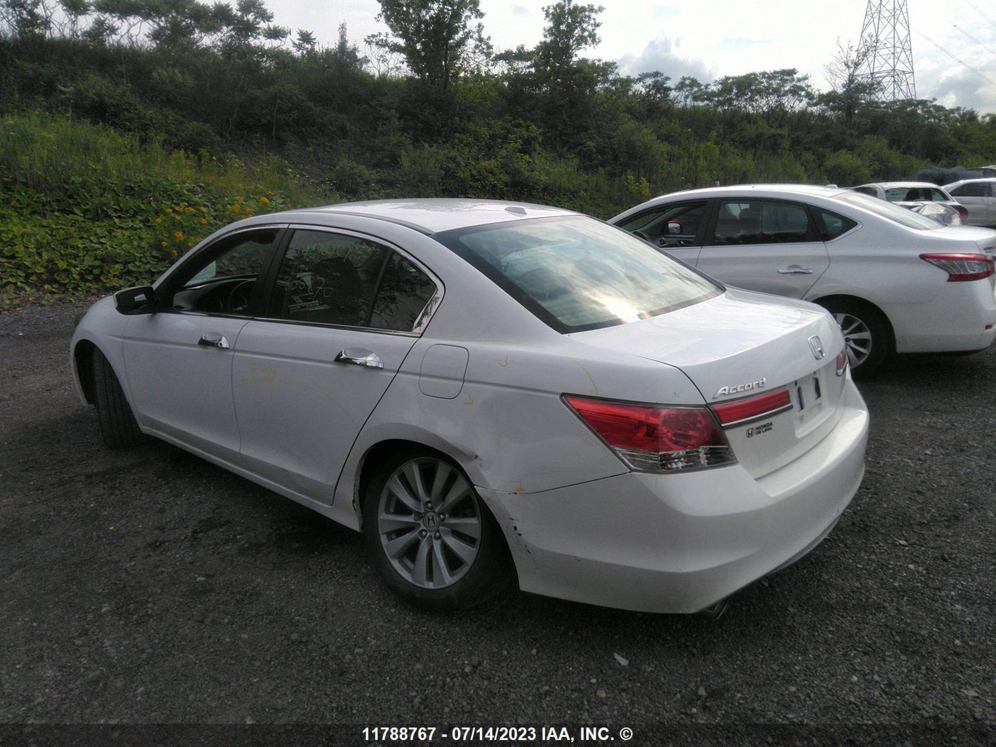 Photo 2 VIN: 1HGCP3F89BA800270 - HONDA ACCORD 