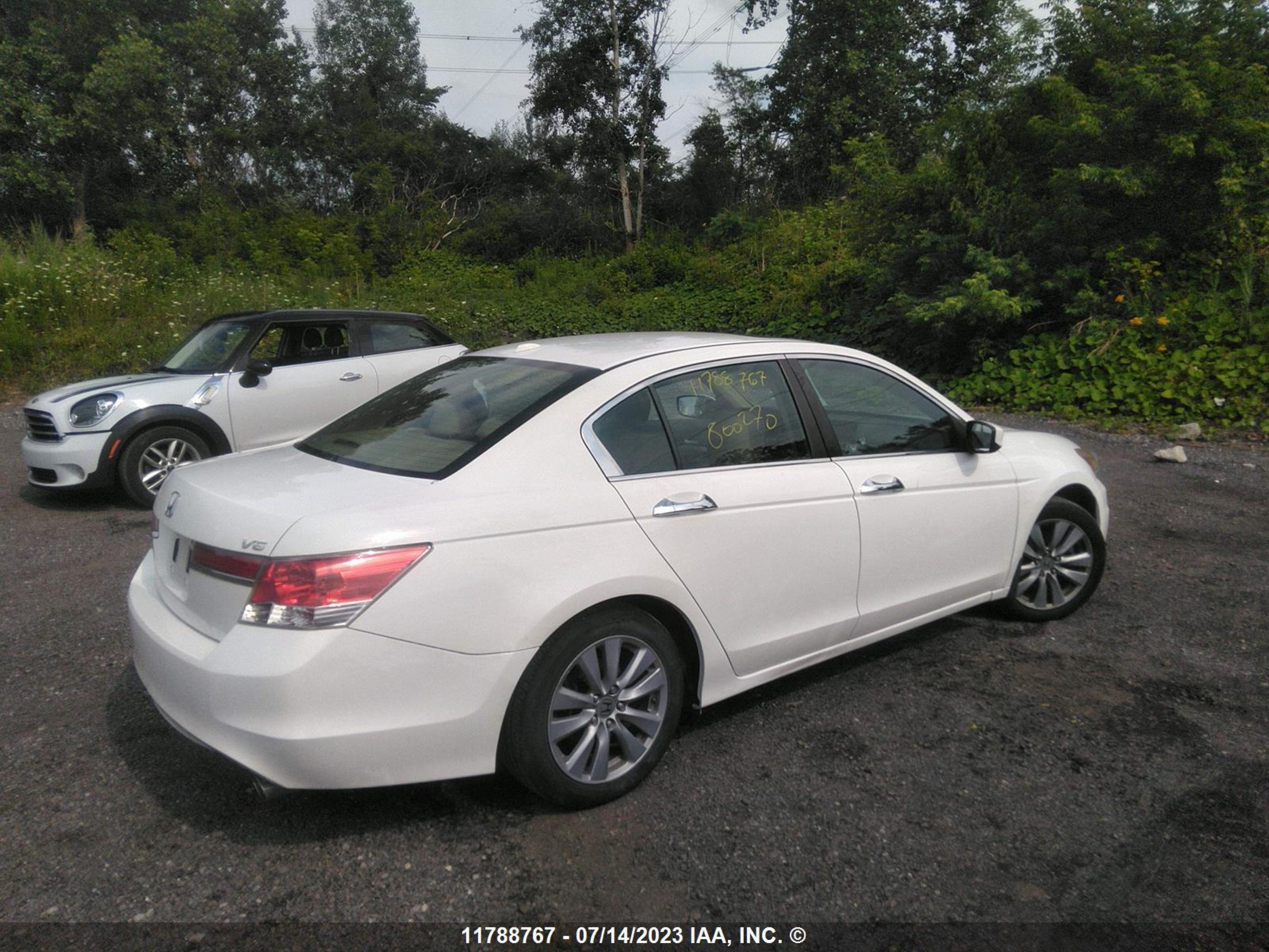 Photo 3 VIN: 1HGCP3F89BA800270 - HONDA ACCORD 