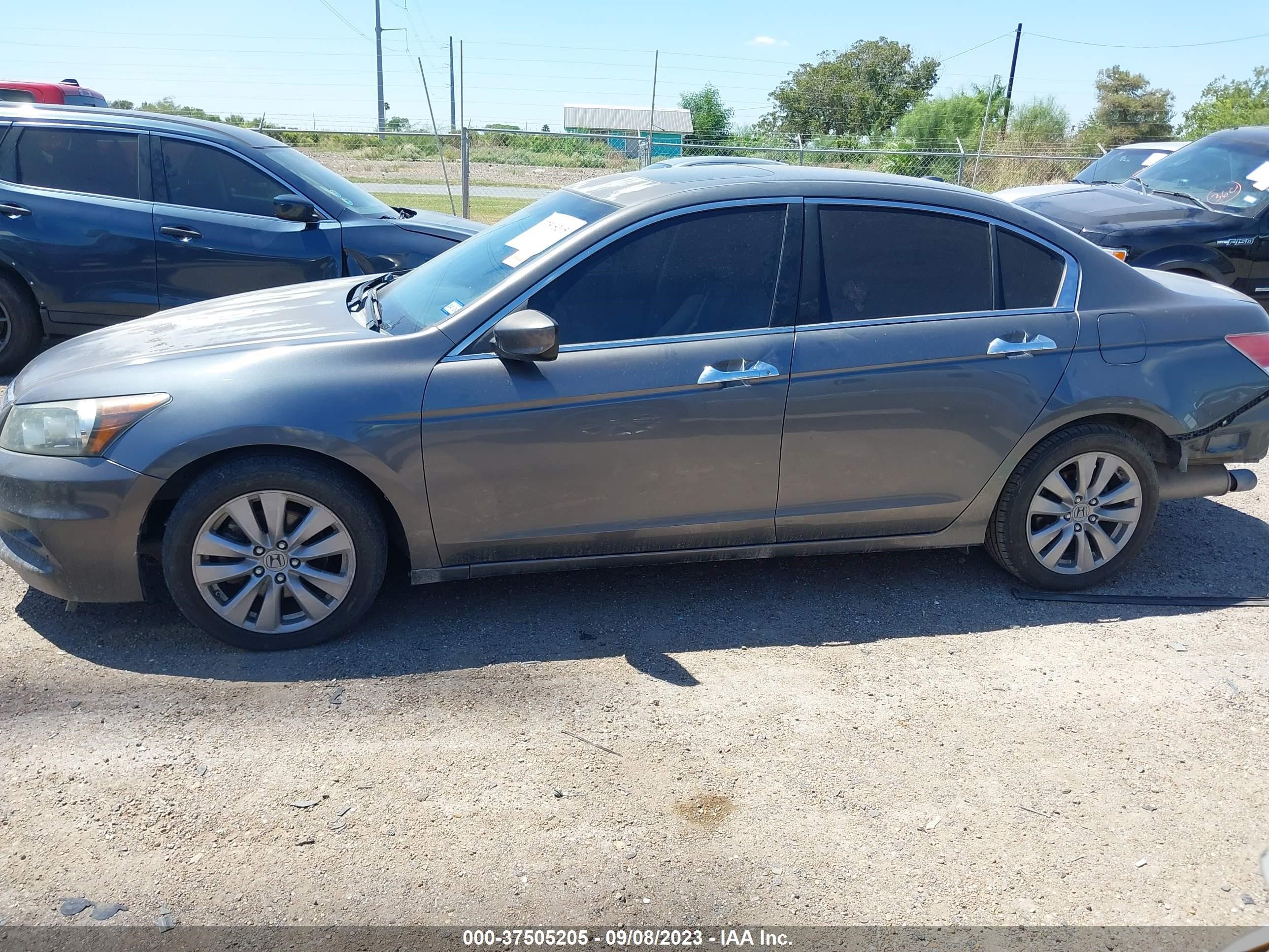 Photo 14 VIN: 1HGCP3F89CA033845 - HONDA ACCORD 