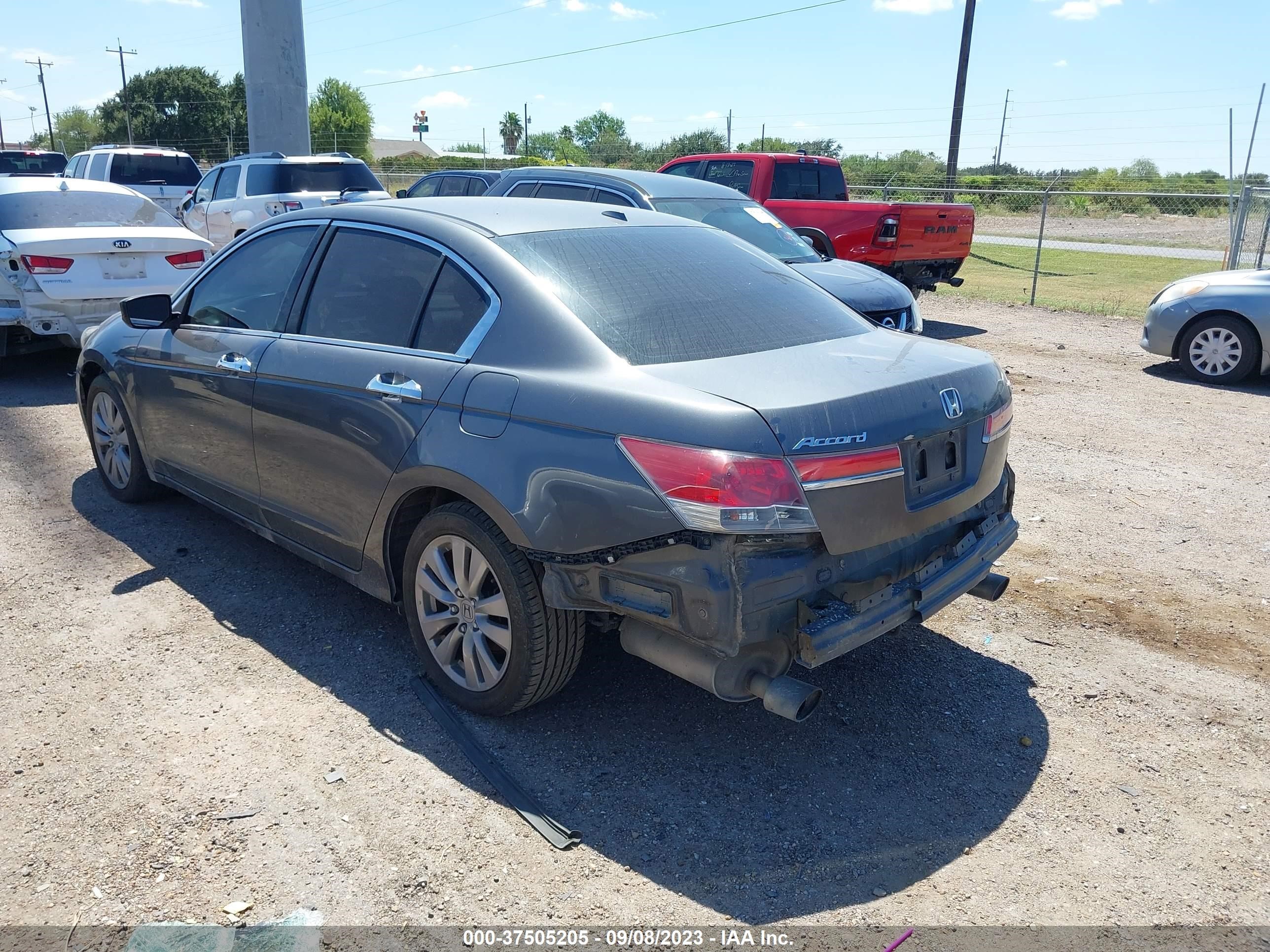 Photo 2 VIN: 1HGCP3F89CA033845 - HONDA ACCORD 