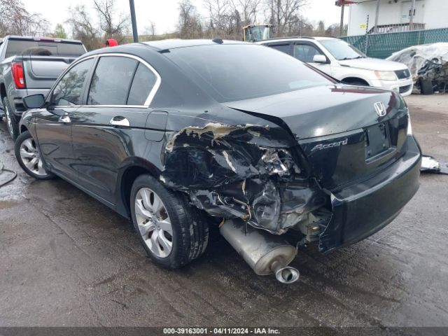 Photo 2 VIN: 1HGCP3F8XAA015853 - HONDA ACCORD 