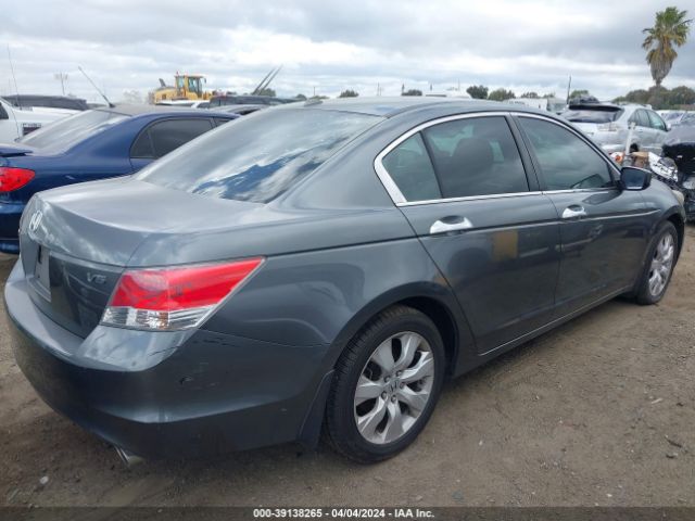 Photo 3 VIN: 1HGCP3F8XAA028084 - HONDA ACCORD 