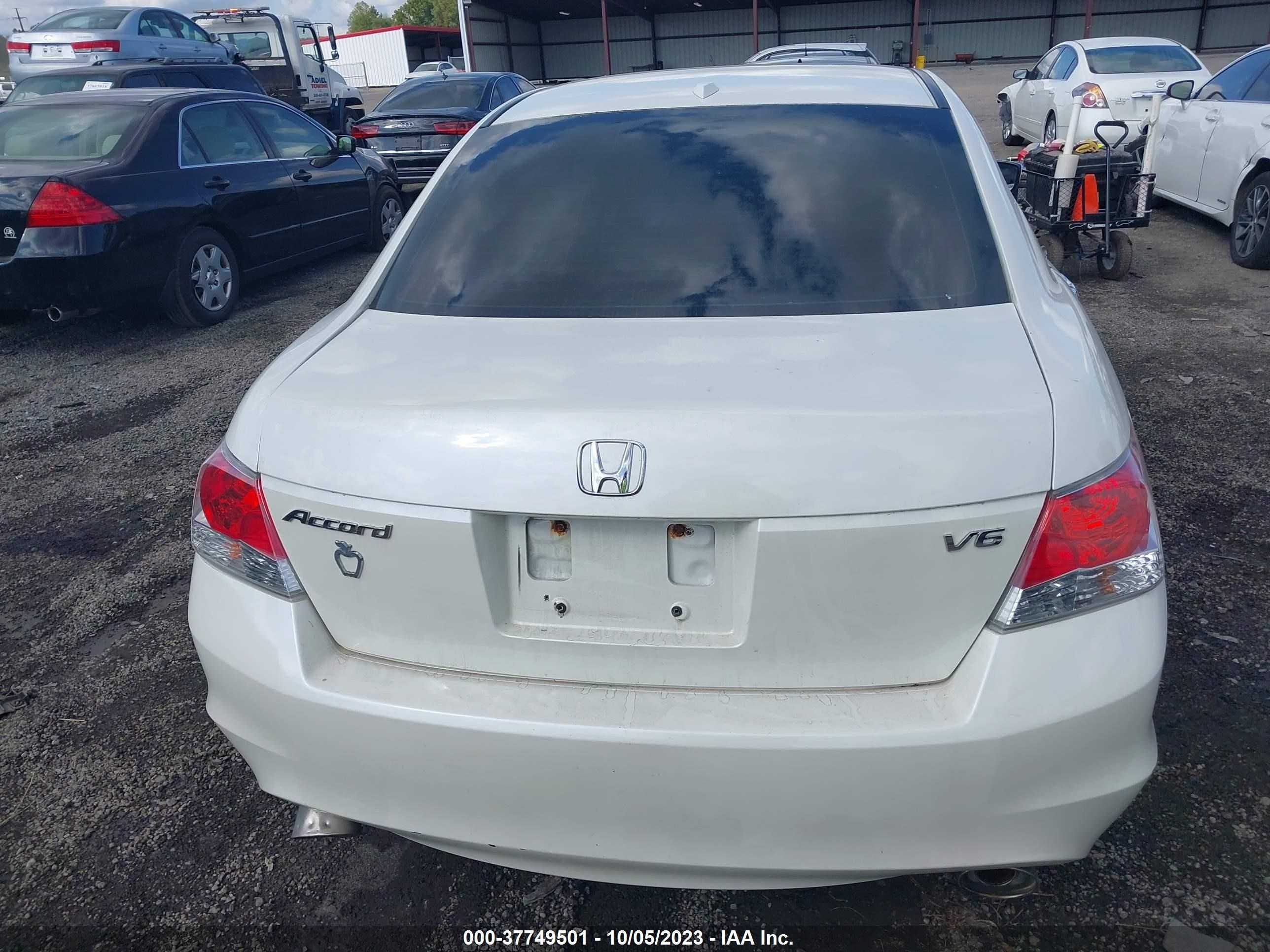 Photo 15 VIN: 1HGCP3F8XAA032202 - HONDA ACCORD 