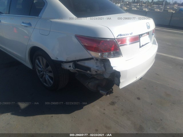 Photo 5 VIN: 1HGCP3F8XCA019579 - HONDA ACCORD SDN 