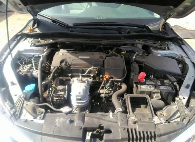 Photo 9 VIN: 1HGCR2F0XHA224650 - HONDA ACCORD SEDAN 