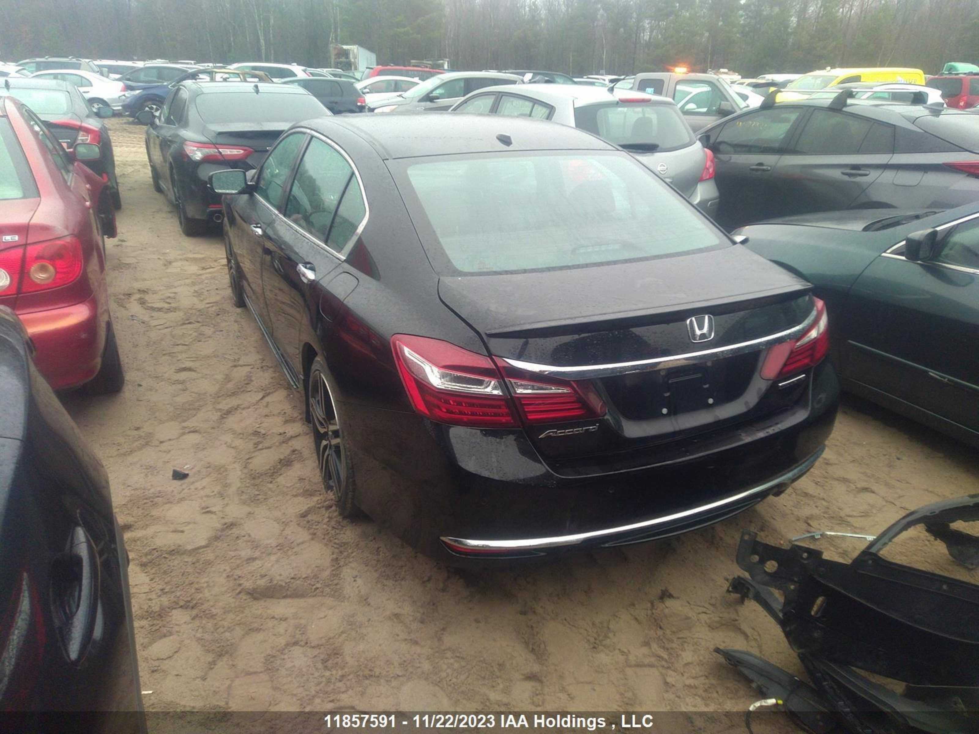 Photo 2 VIN: 1HGCR2F0XHA805114 - HONDA ACCORD 