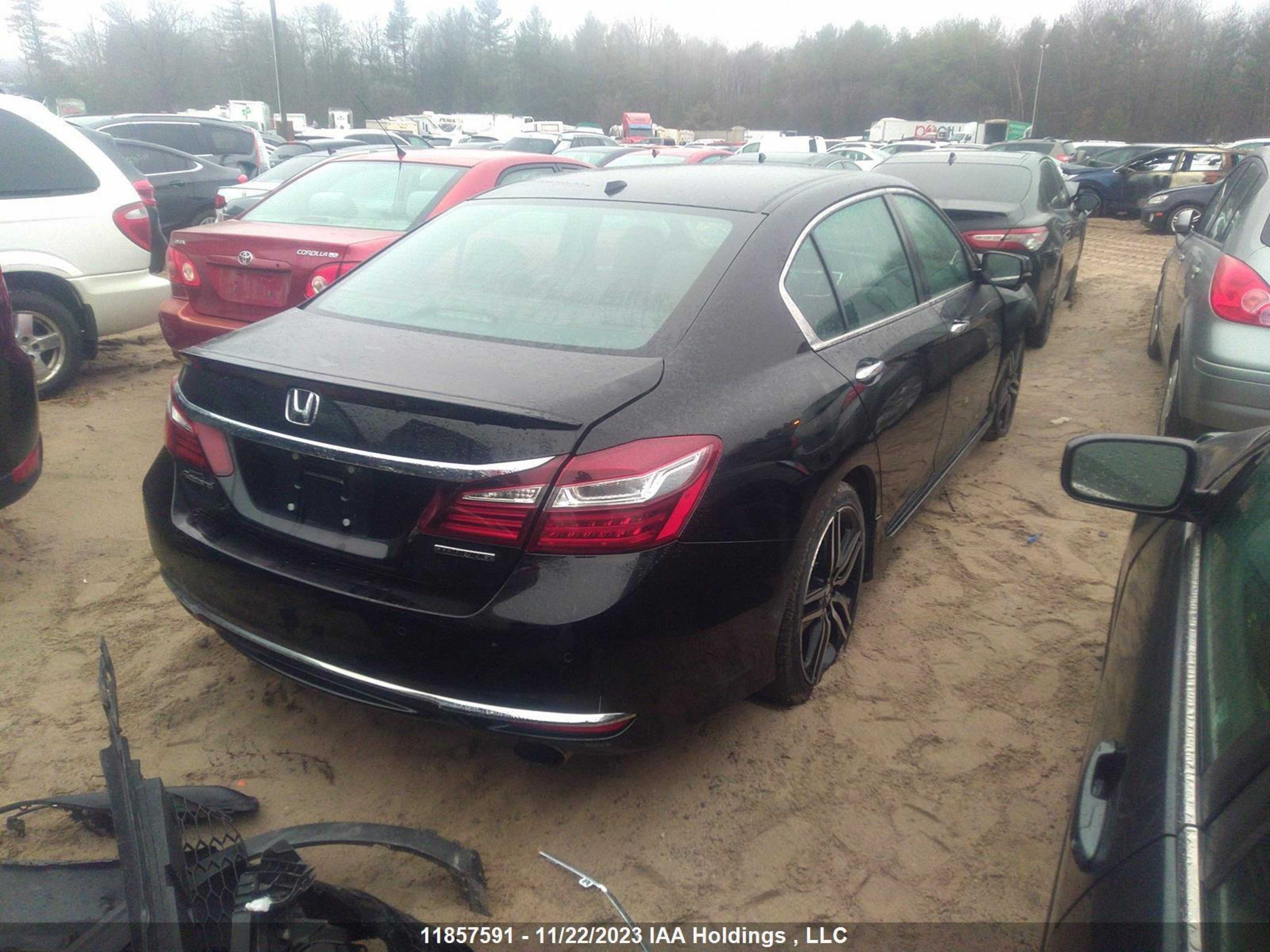 Photo 3 VIN: 1HGCR2F0XHA805114 - HONDA ACCORD 