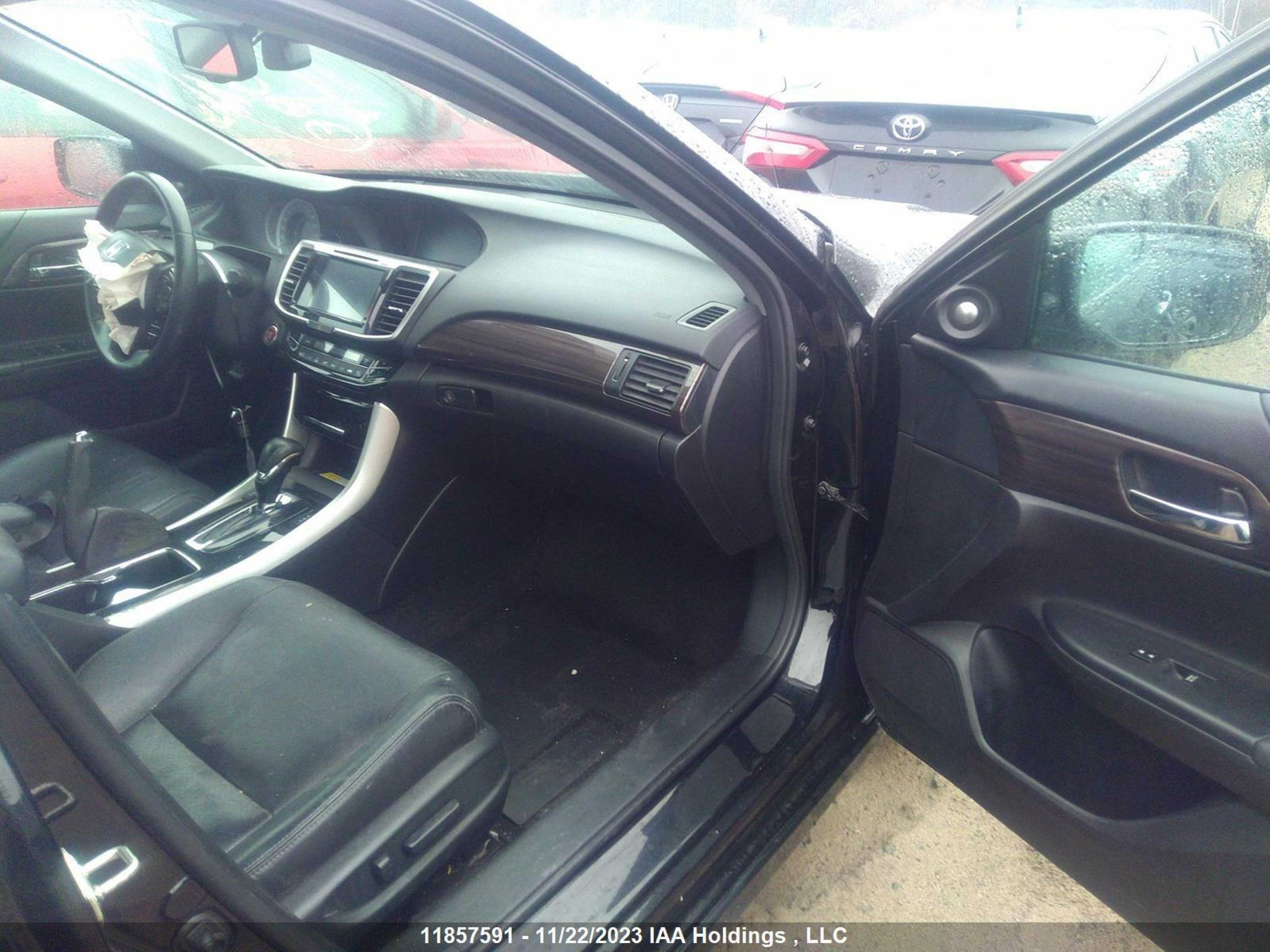 Photo 4 VIN: 1HGCR2F0XHA805114 - HONDA ACCORD 