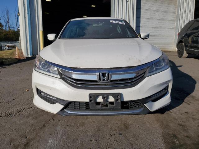 Photo 4 VIN: 1HGCR2F10HA028936 - HONDA ACCORD SPO 