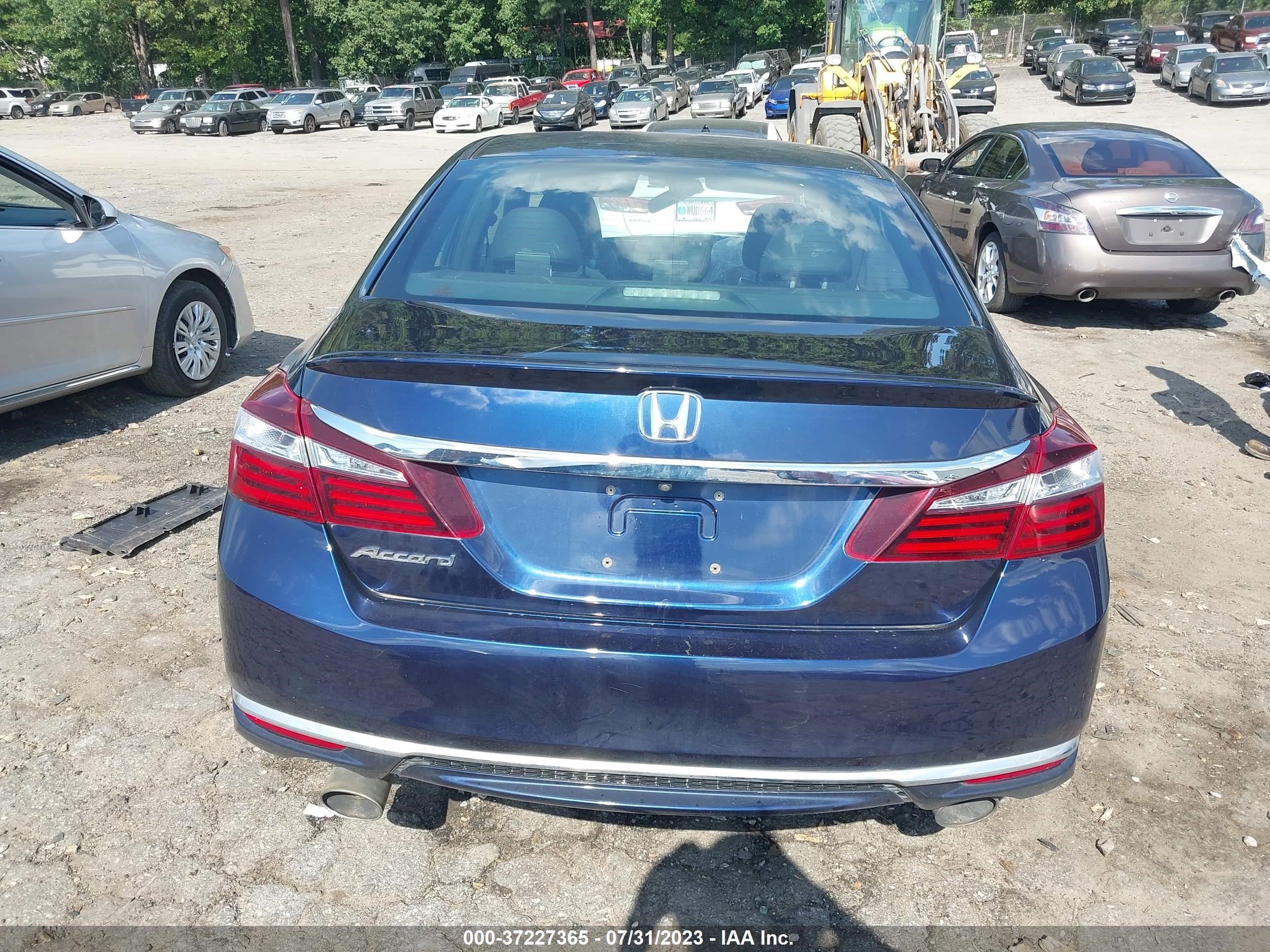 Photo 16 VIN: 1HGCR2F10HA036101 - HONDA ACCORD 