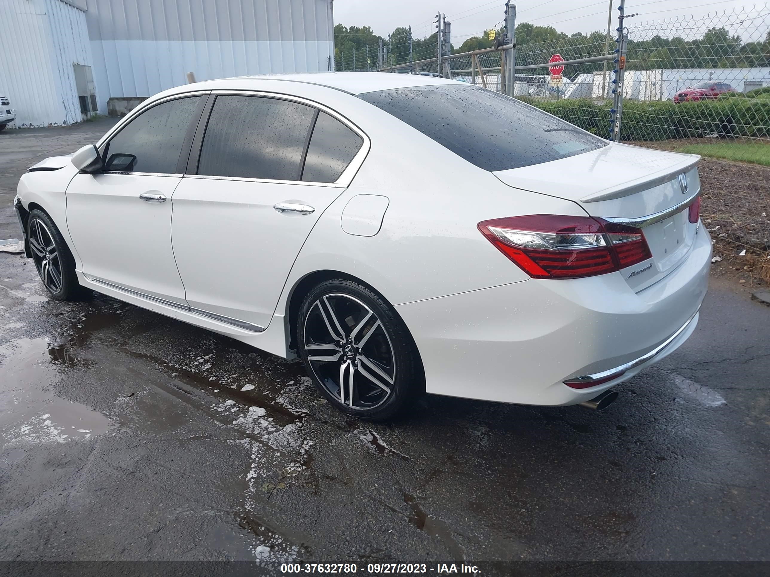 Photo 2 VIN: 1HGCR2F13HA031197 - HONDA ACCORD 