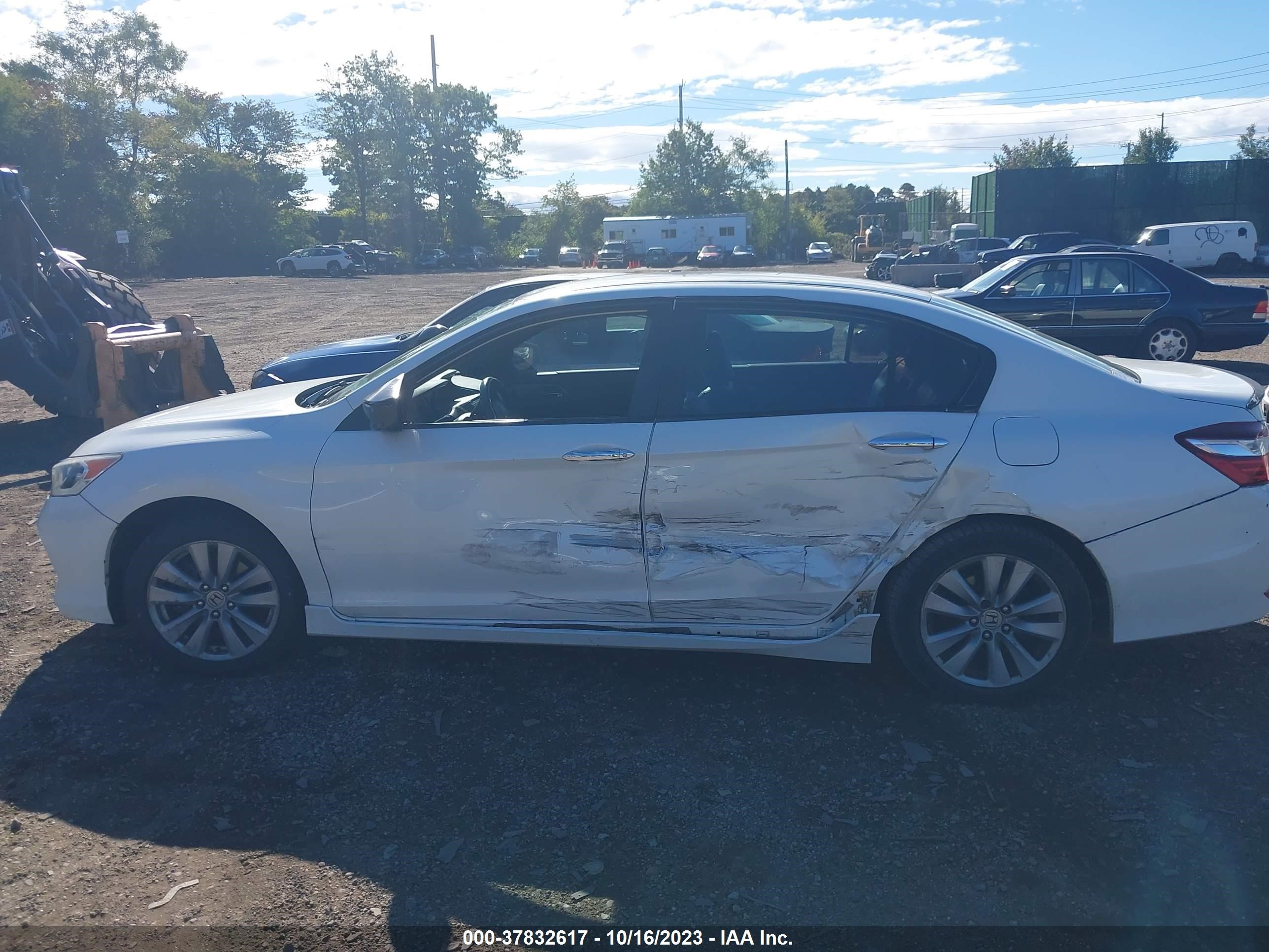 Photo 13 VIN: 1HGCR2F13HA044452 - HONDA ACCORD 