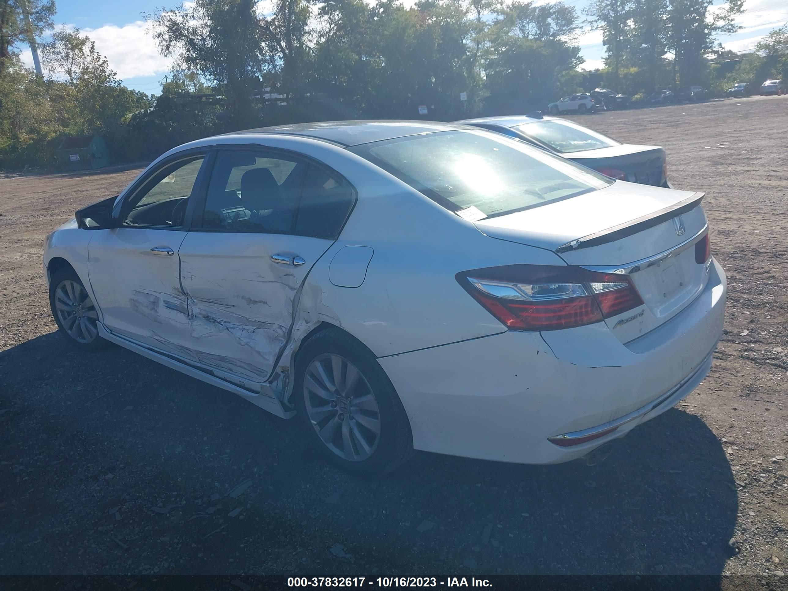 Photo 2 VIN: 1HGCR2F13HA044452 - HONDA ACCORD 