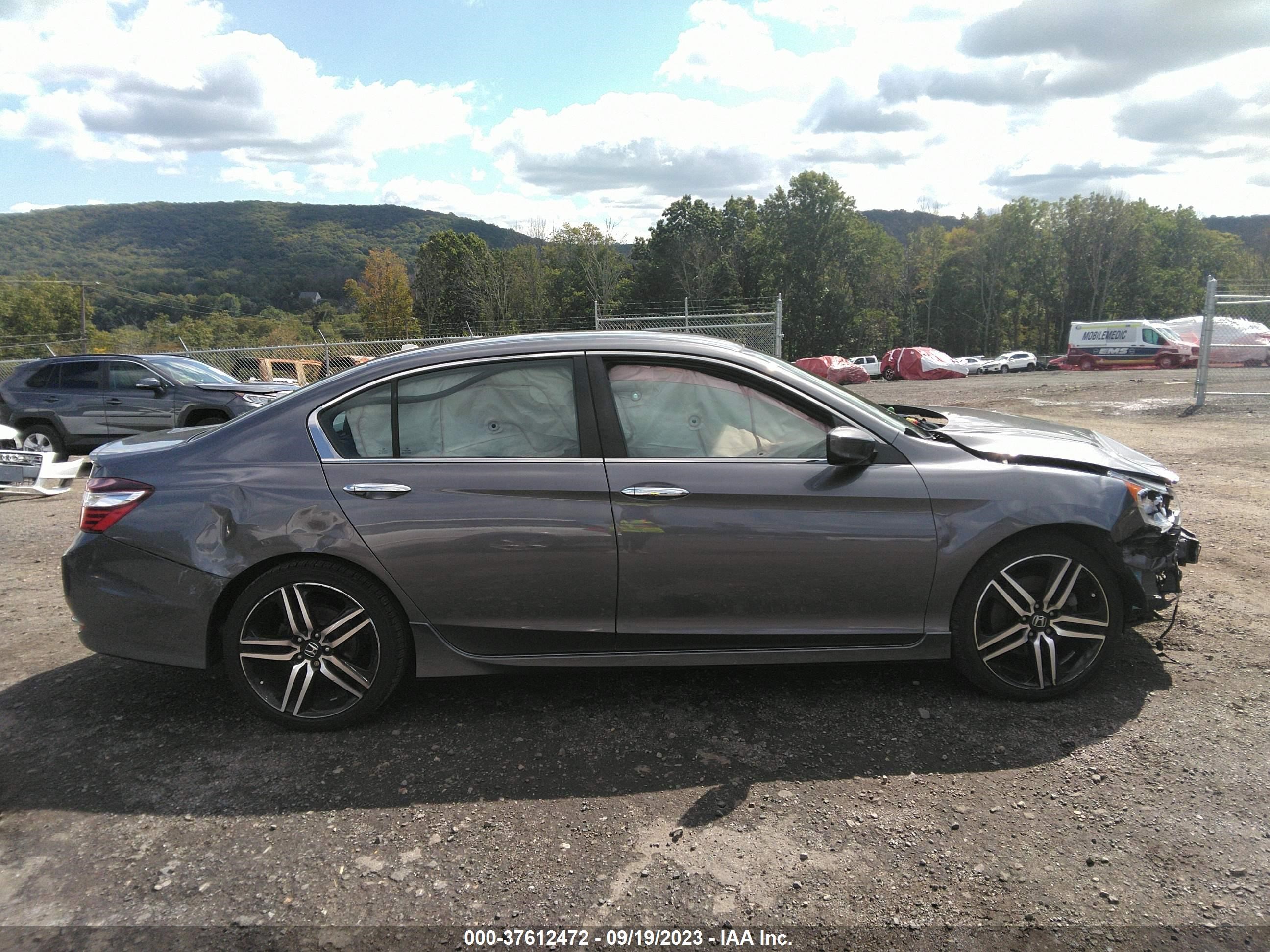 Photo 12 VIN: 1HGCR2F13HA160007 - HONDA ACCORD 