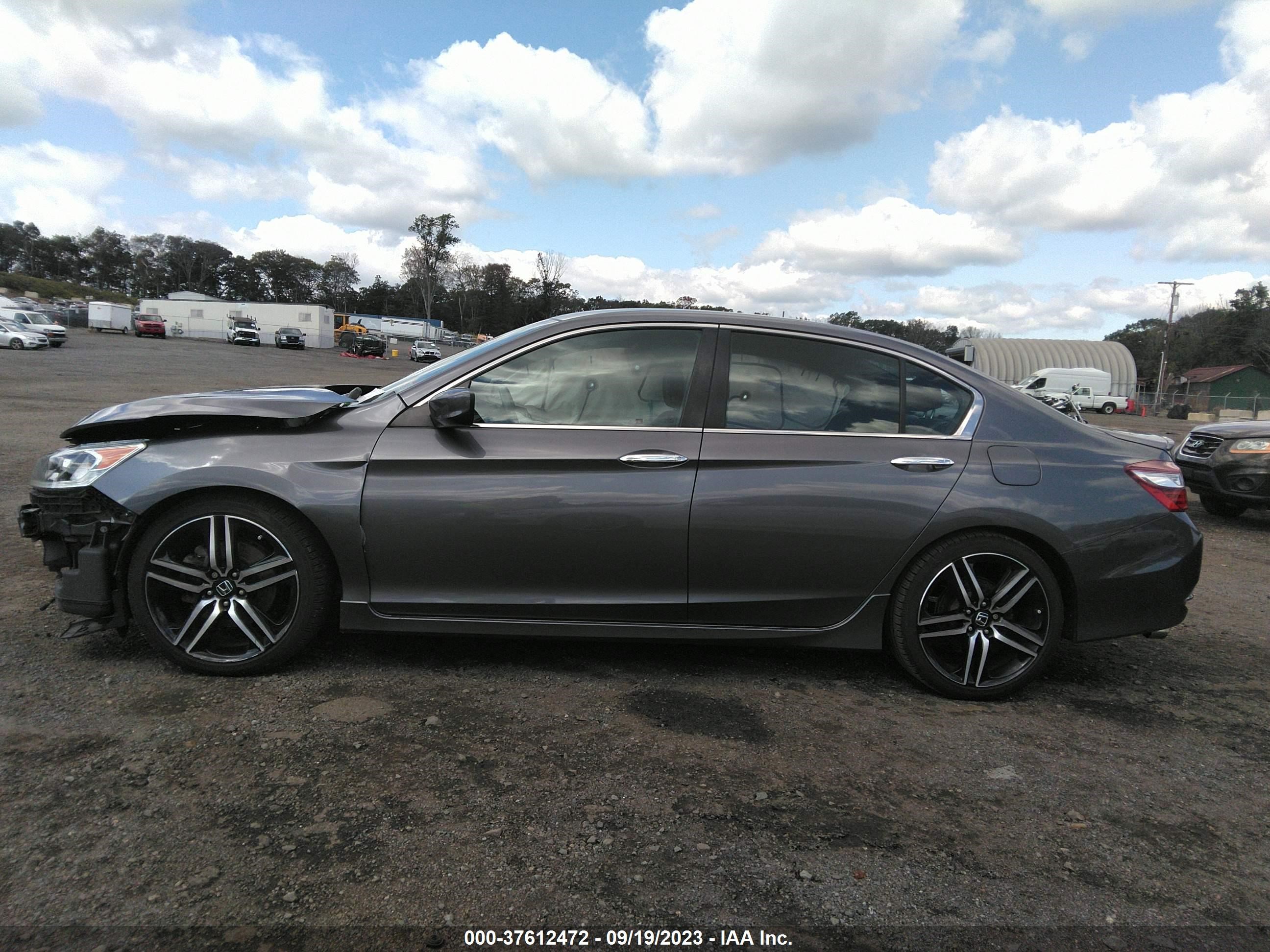 Photo 13 VIN: 1HGCR2F13HA160007 - HONDA ACCORD 