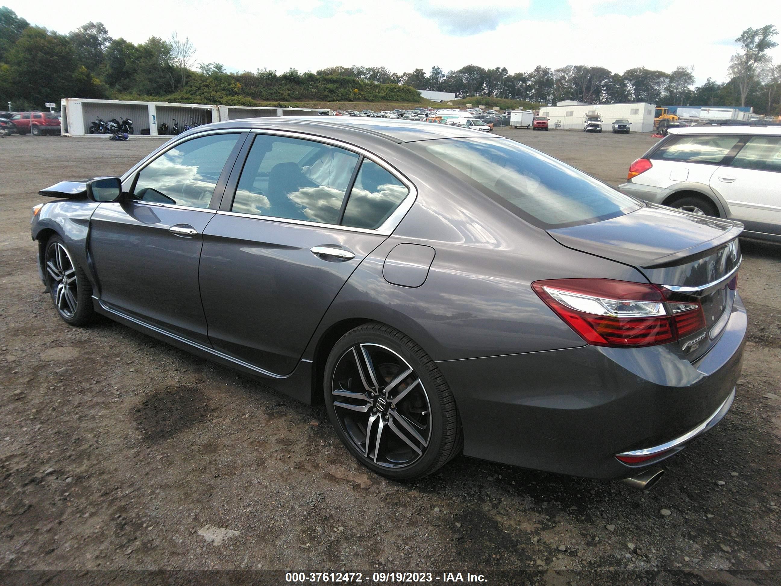 Photo 2 VIN: 1HGCR2F13HA160007 - HONDA ACCORD 