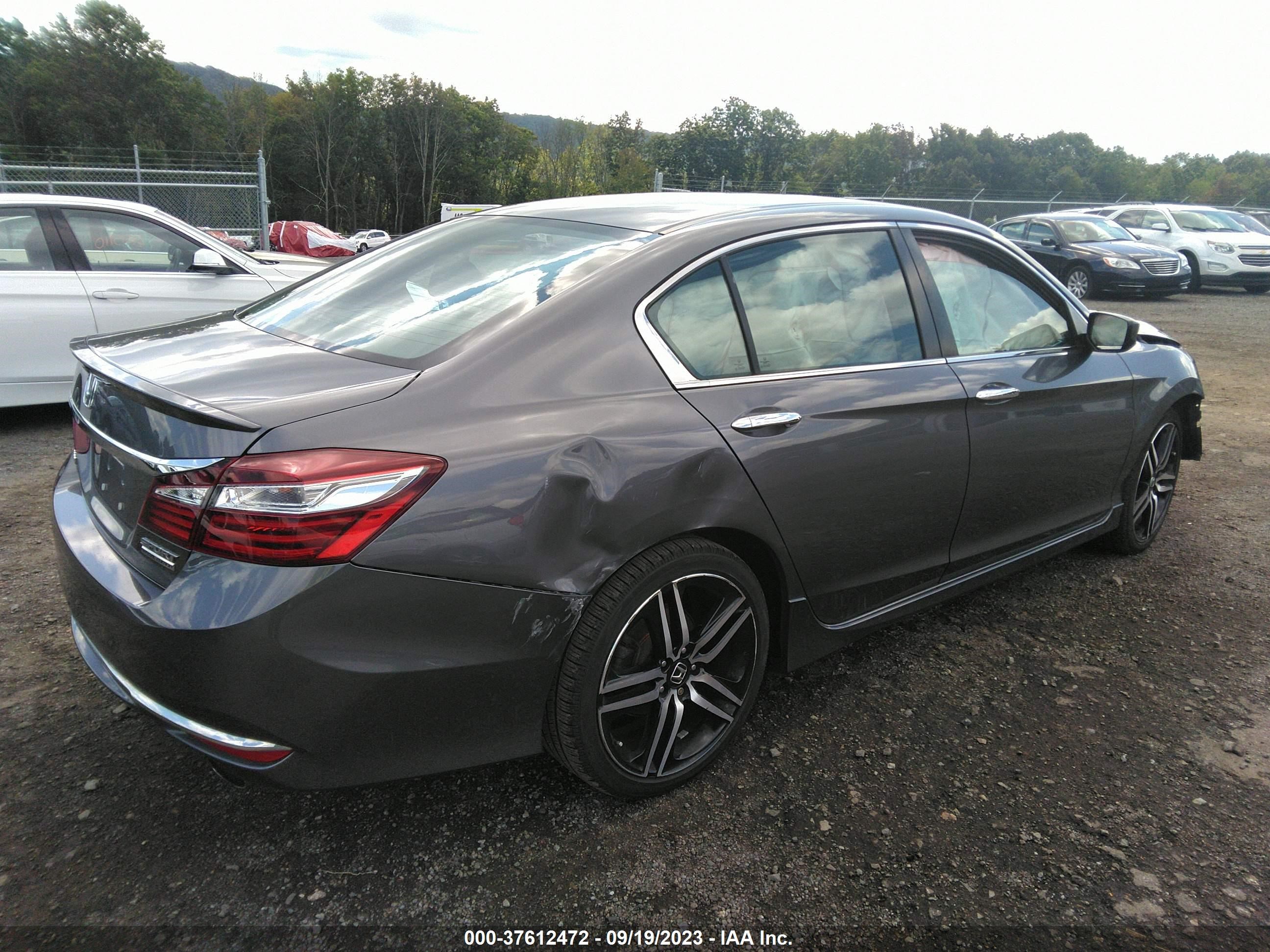 Photo 3 VIN: 1HGCR2F13HA160007 - HONDA ACCORD 