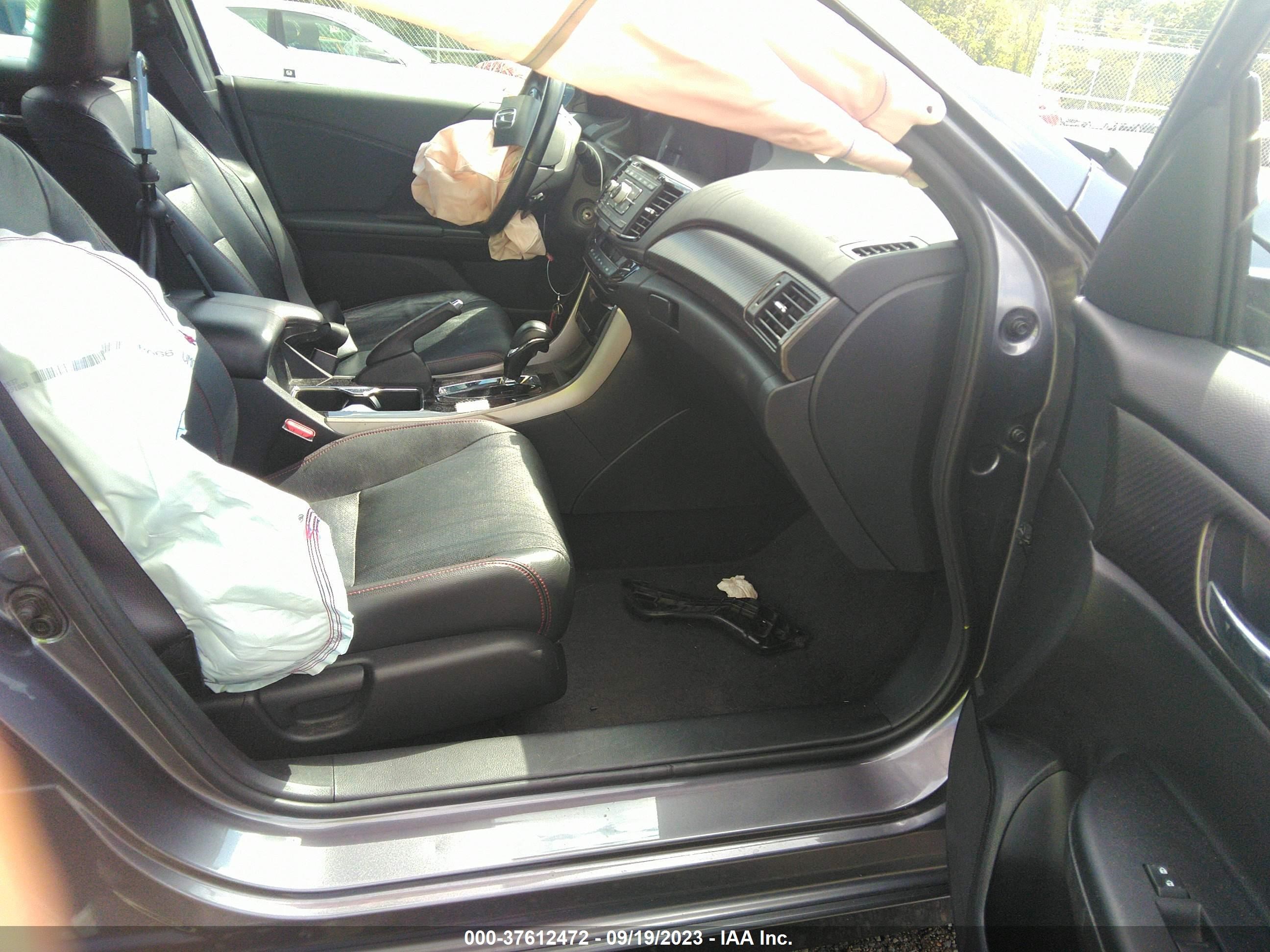 Photo 4 VIN: 1HGCR2F13HA160007 - HONDA ACCORD 