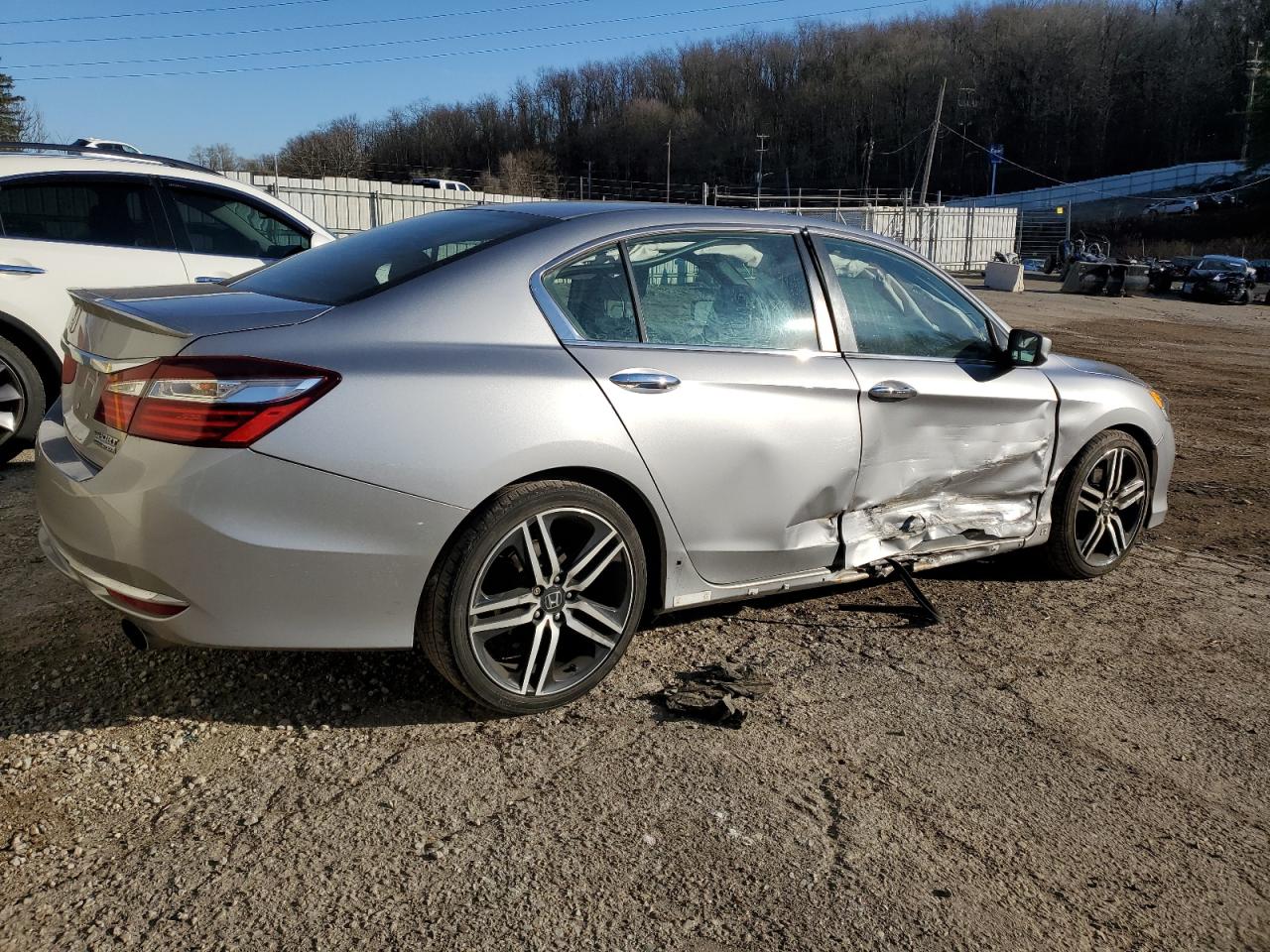 Photo 2 VIN: 1HGCR2F14HA283590 - HONDA ACCORD 