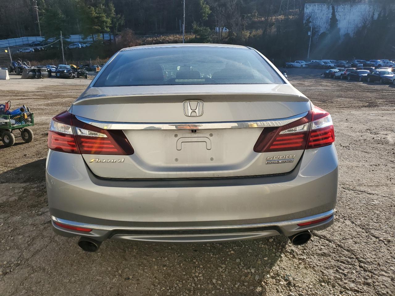 Photo 5 VIN: 1HGCR2F14HA283590 - HONDA ACCORD 