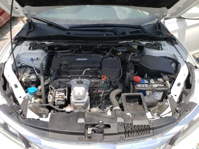 Photo 6 VIN: 1HGCR2F15HA001277 - HONDA ACCORD SPO 