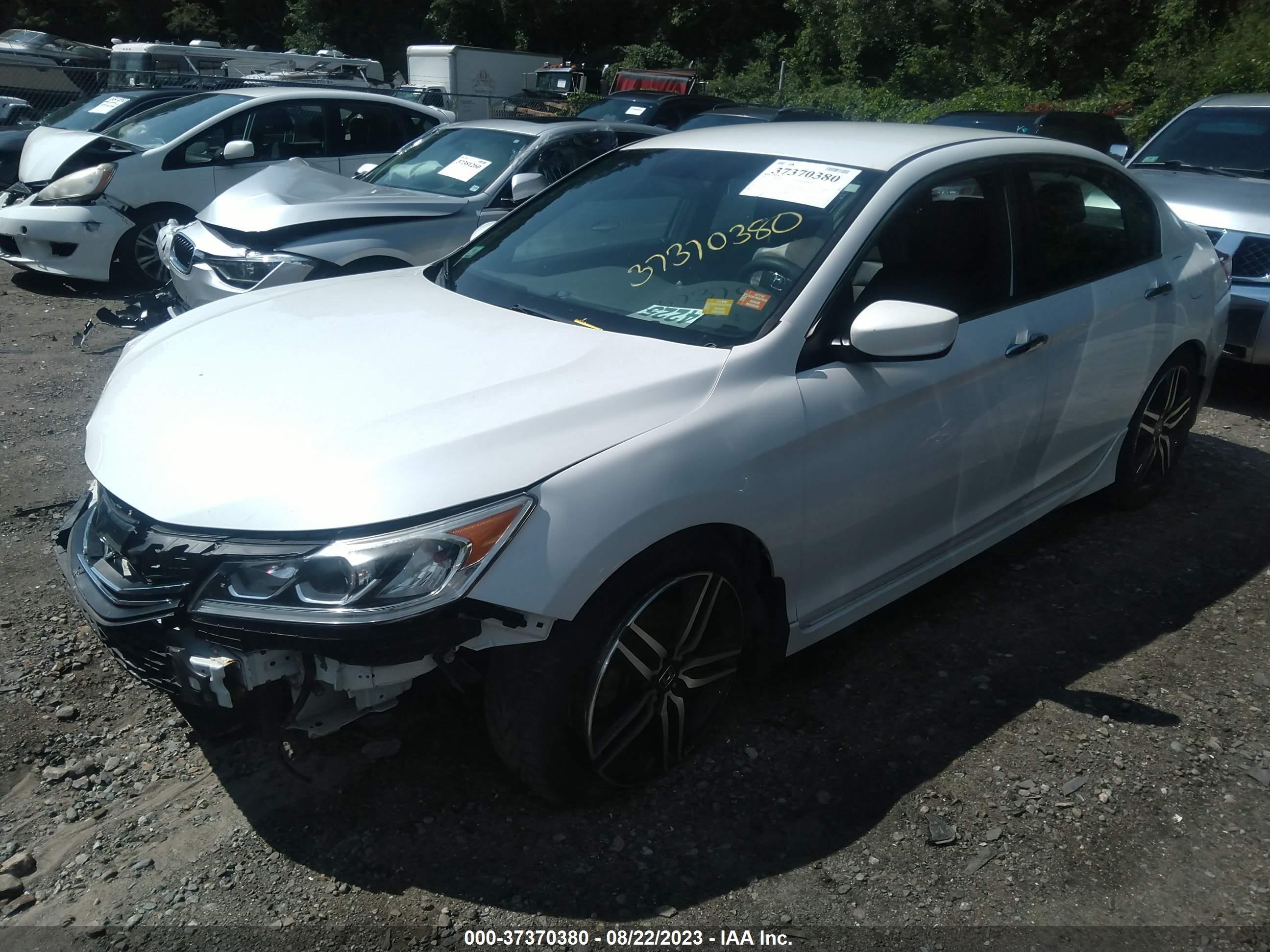 Photo 1 VIN: 1HGCR2F15HA090879 - HONDA ACCORD 